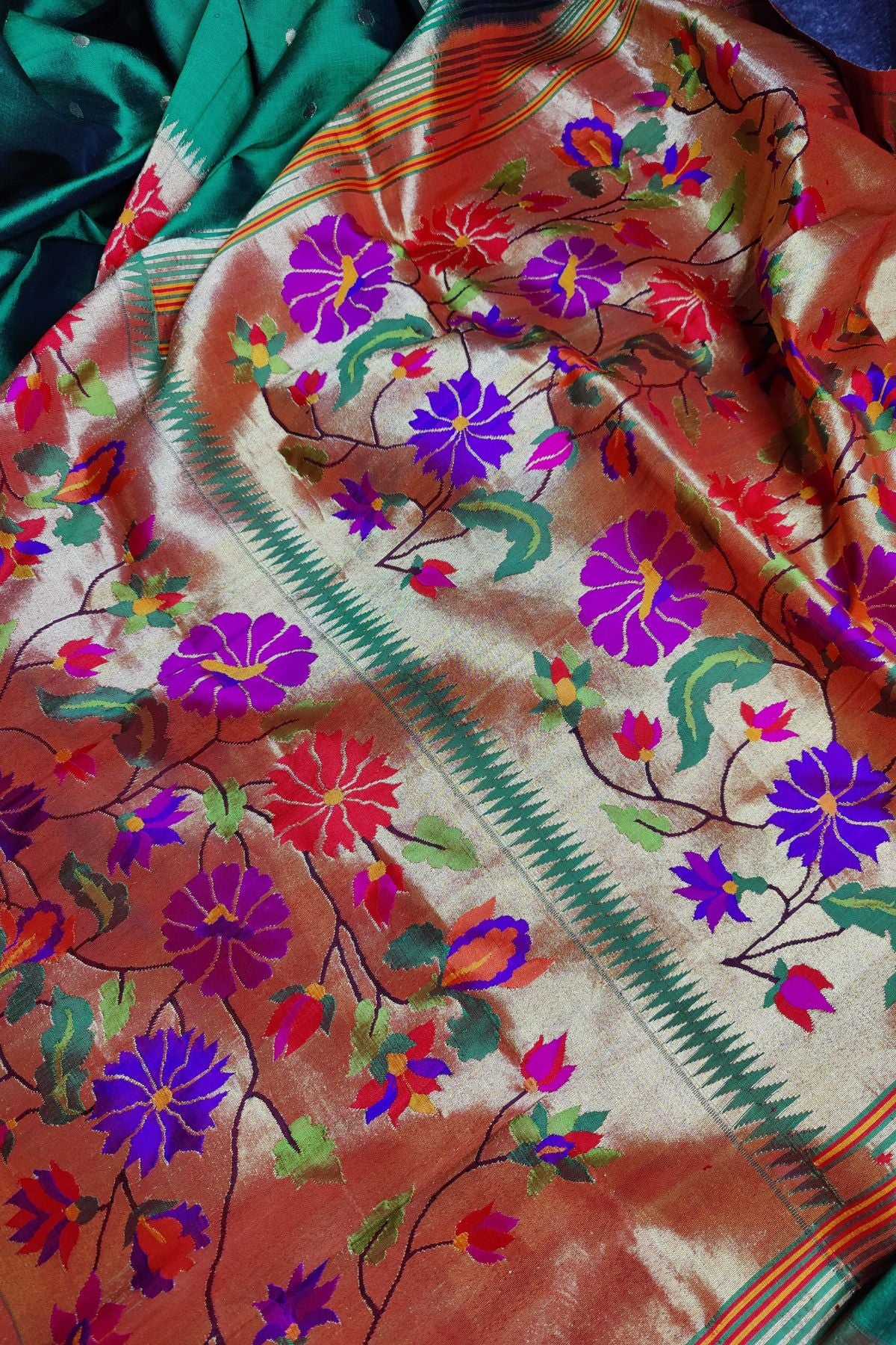 BOTTLE GREEN PURE SILK HANDLOOM PAITHANI SAREE