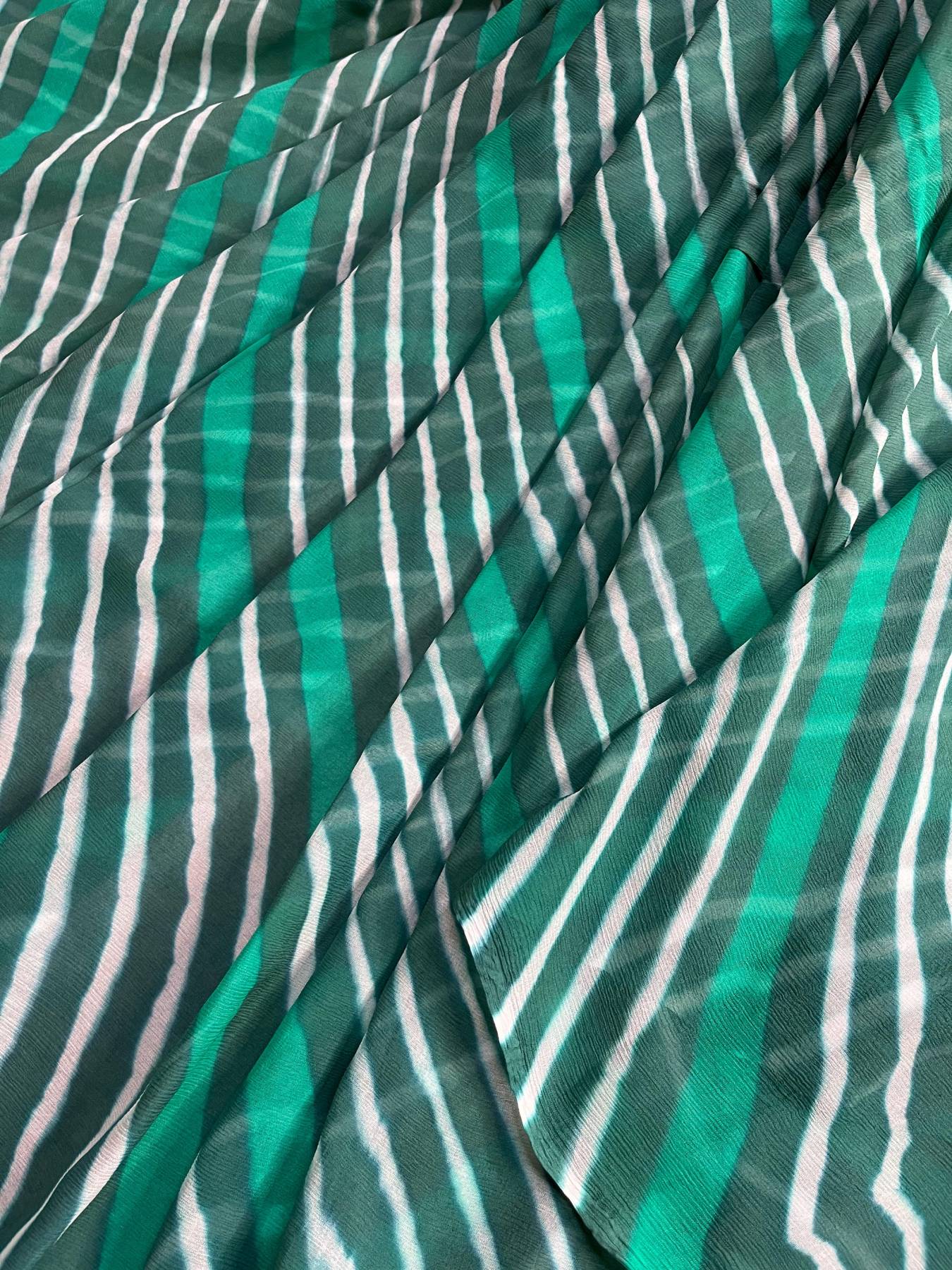 GREEN AND WHITE CHIFFON PURE HANDLOOM LEHERIYA SAREE