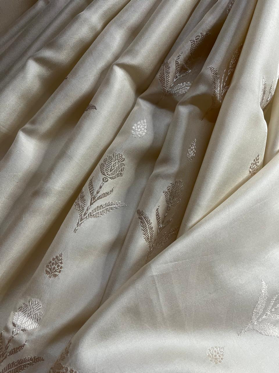 WHITE BOTH SIDE SILK PURE HANDLOOM BANARASI SAREE