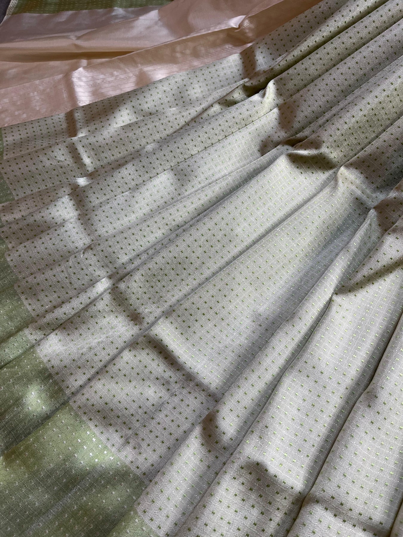 OLIVE GREEN AND WHITE SILK PURE HANDLOOM DO RUKHI BANARASI SAREE