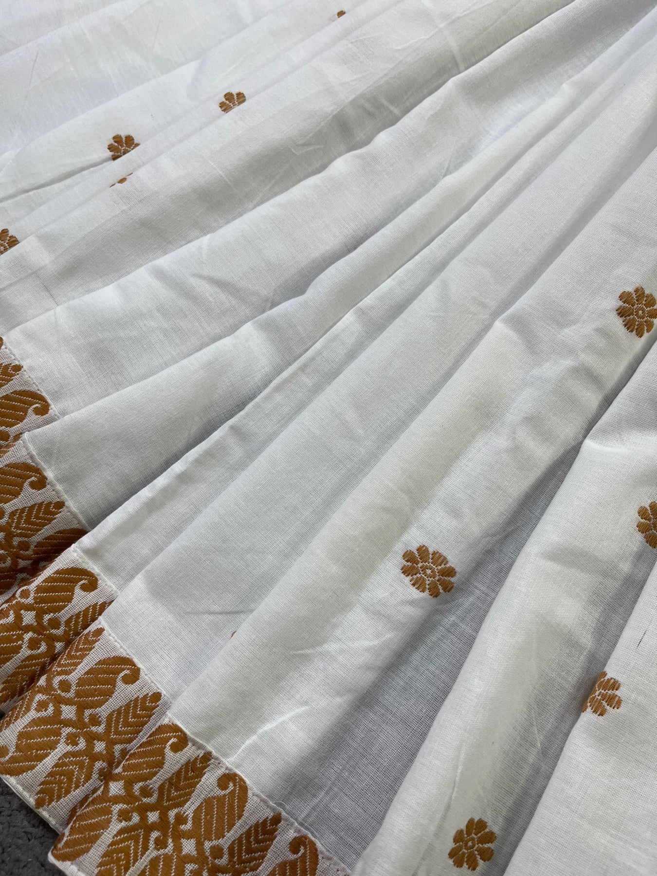 WHITE COTTON PURE HANDLOOM ASSAMESE SAREE