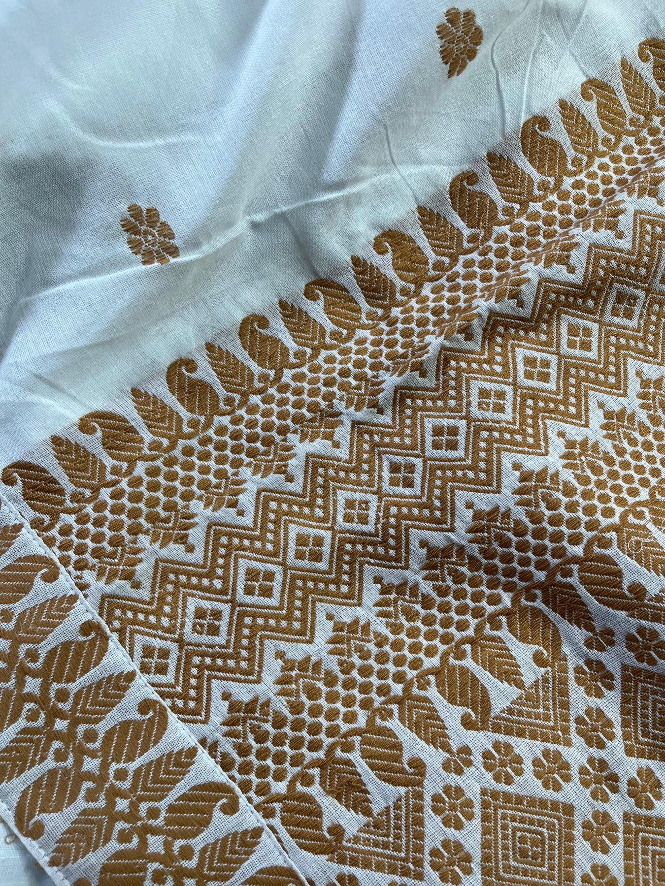 WHITE COTTON PURE HANDLOOM ASSAMESE SAREE