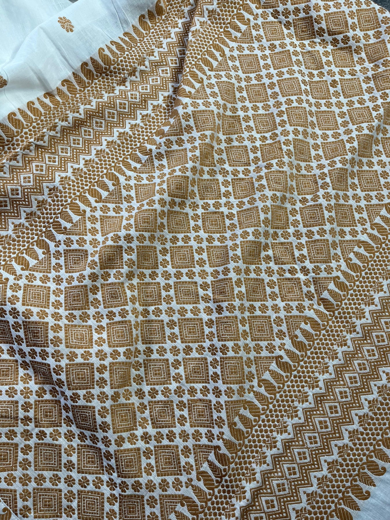 WHITE COTTON PURE HANDLOOM ASSAMESE SAREE