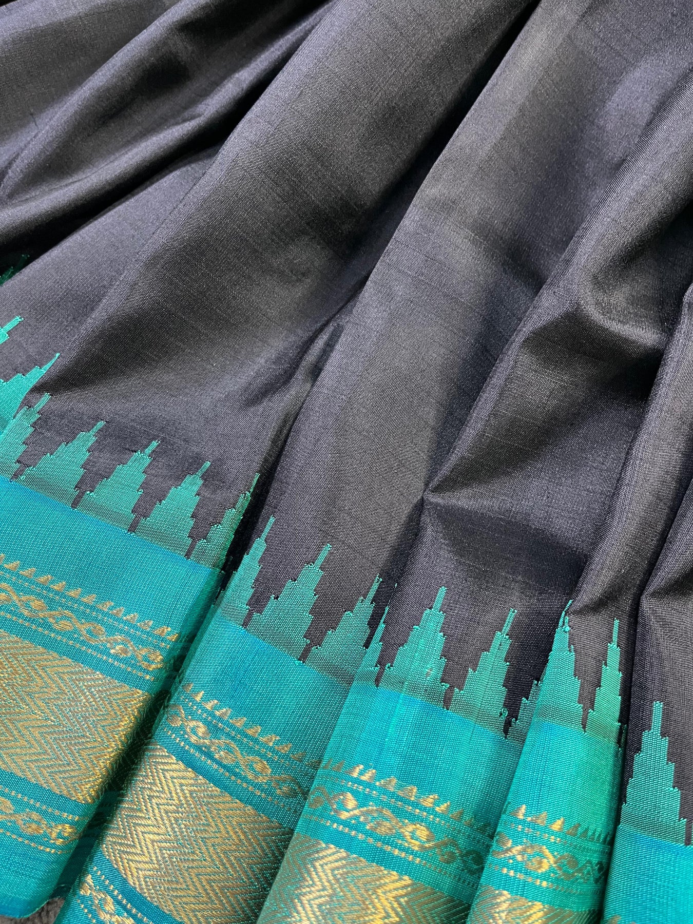 BLACK SILK PURE HANDLOOM GADWAL SAREE