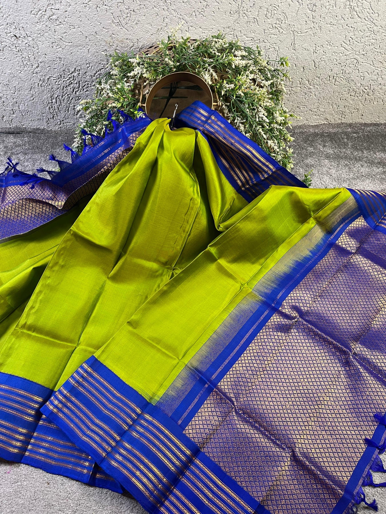 PARROT GREEN SILK PURE HANDLOOM GADWAL DUPATTA