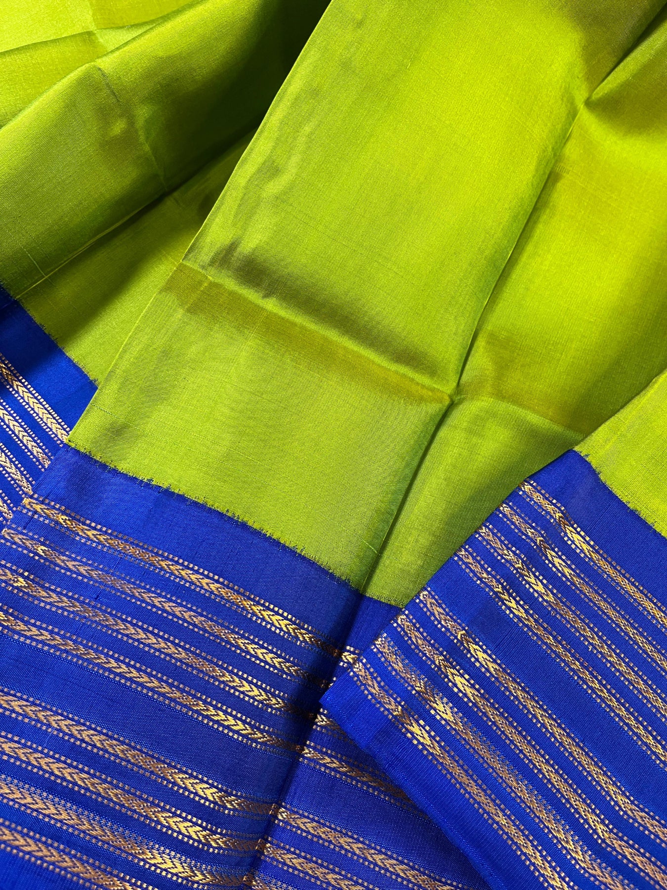 PARROT GREEN SILK PURE HANDLOOM GADWAL DUPATTA