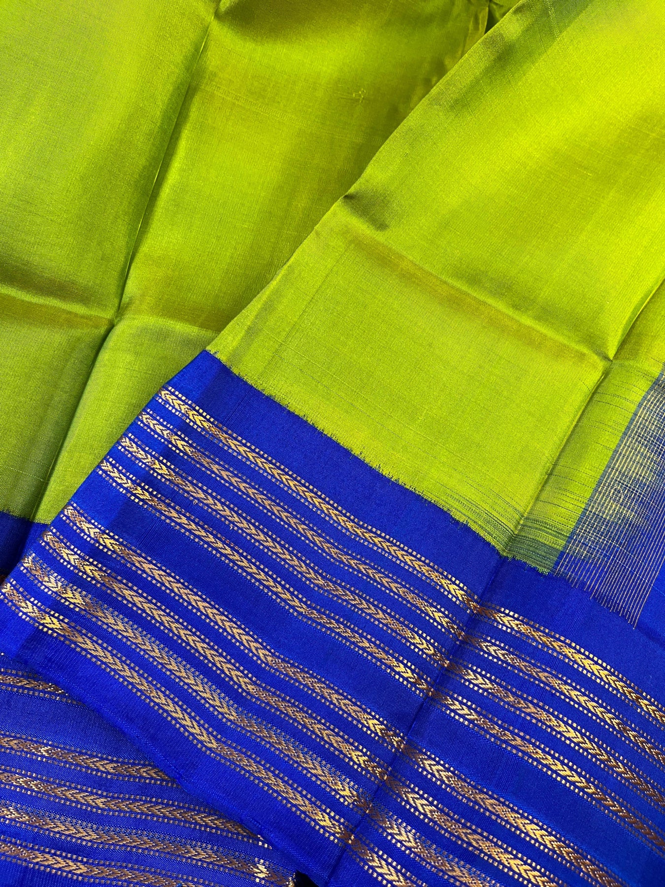 PARROT GREEN SILK PURE HANDLOOM GADWAL DUPATTA