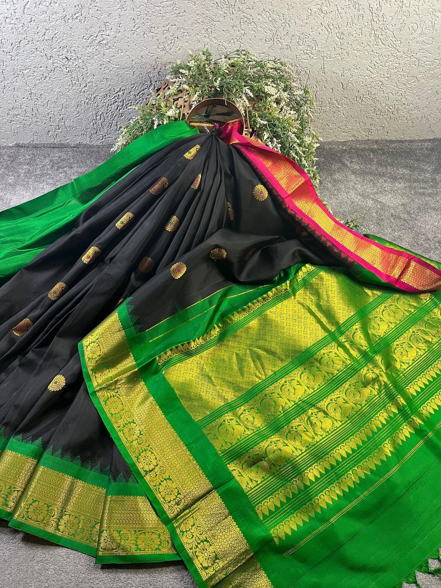 BLACK SILK PURE HANDLOOM GADWAL SAREE