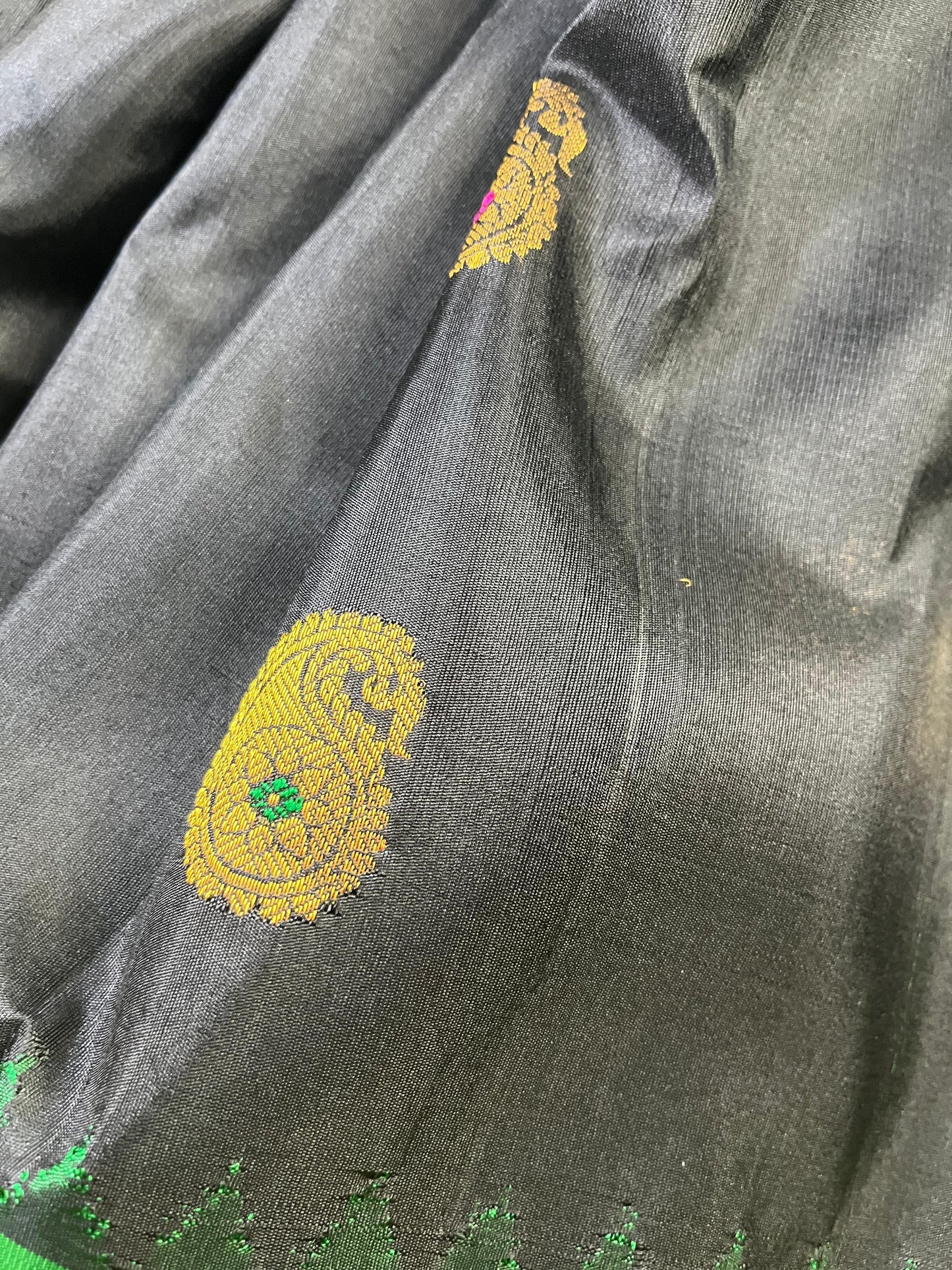 BLACK SILK PURE HANDLOOM GADWAL SAREE