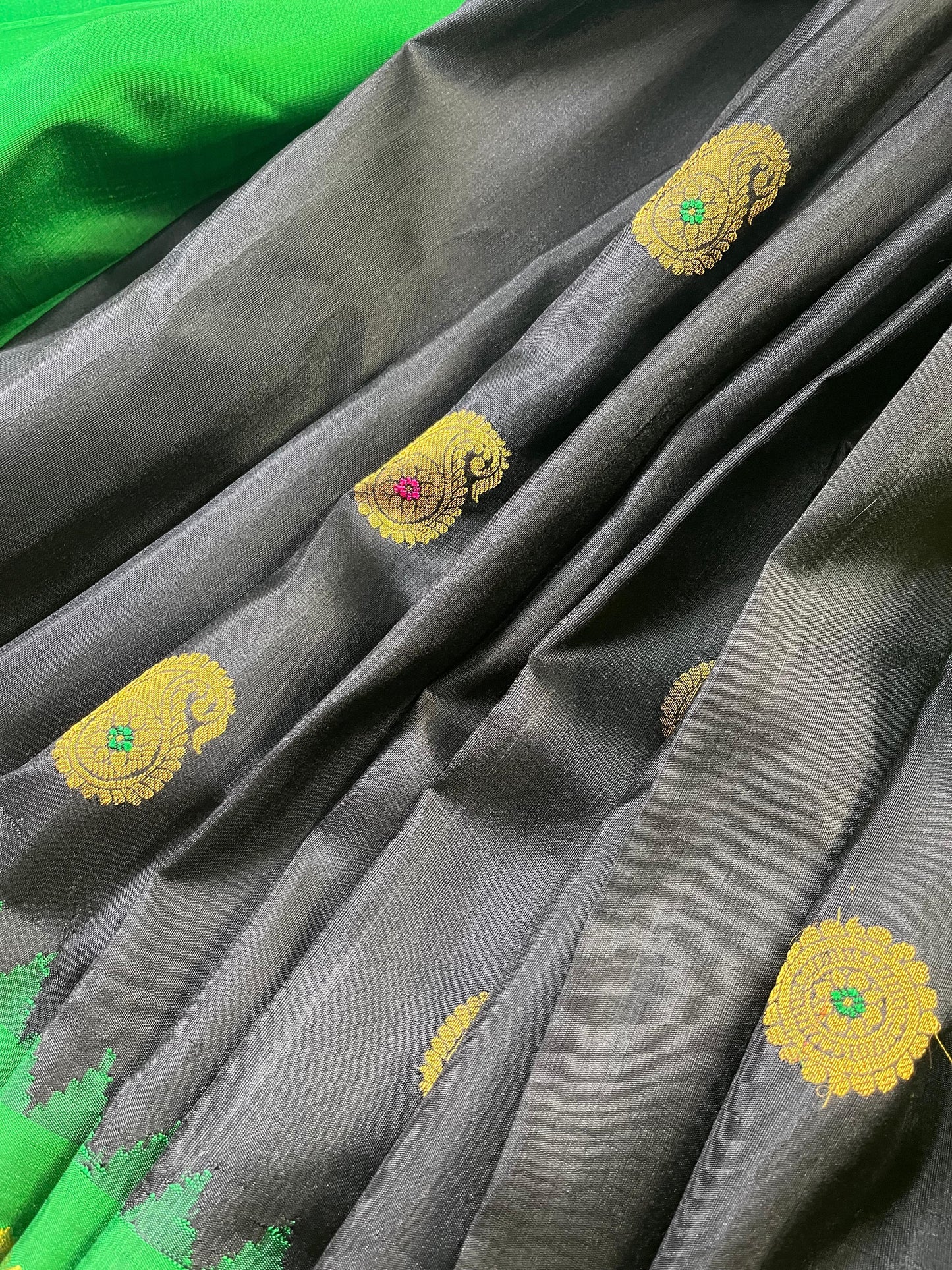 BLACK SILK PURE HANDLOOM GADWAL SAREE