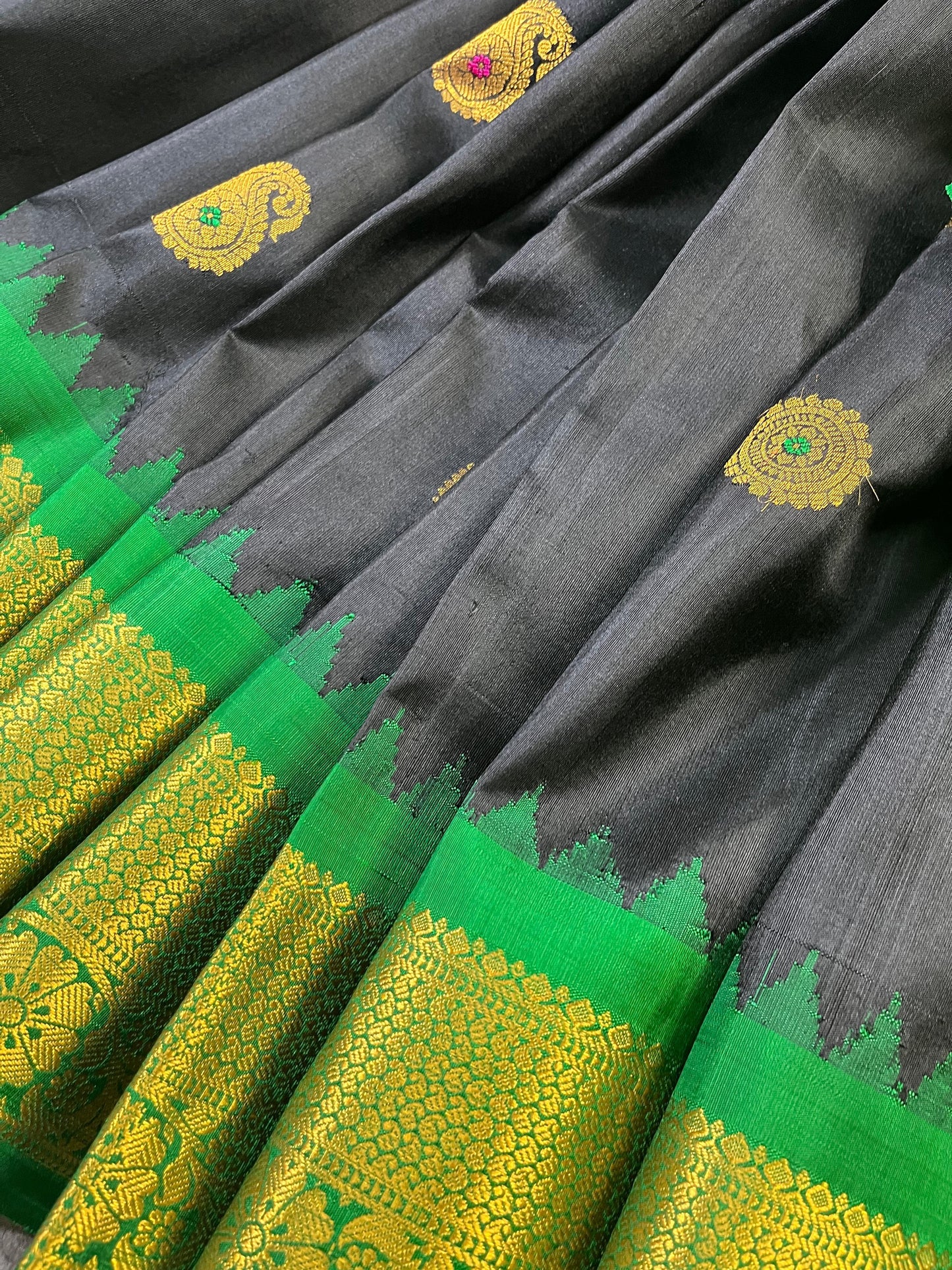 BLACK SILK PURE HANDLOOM GADWAL SAREE