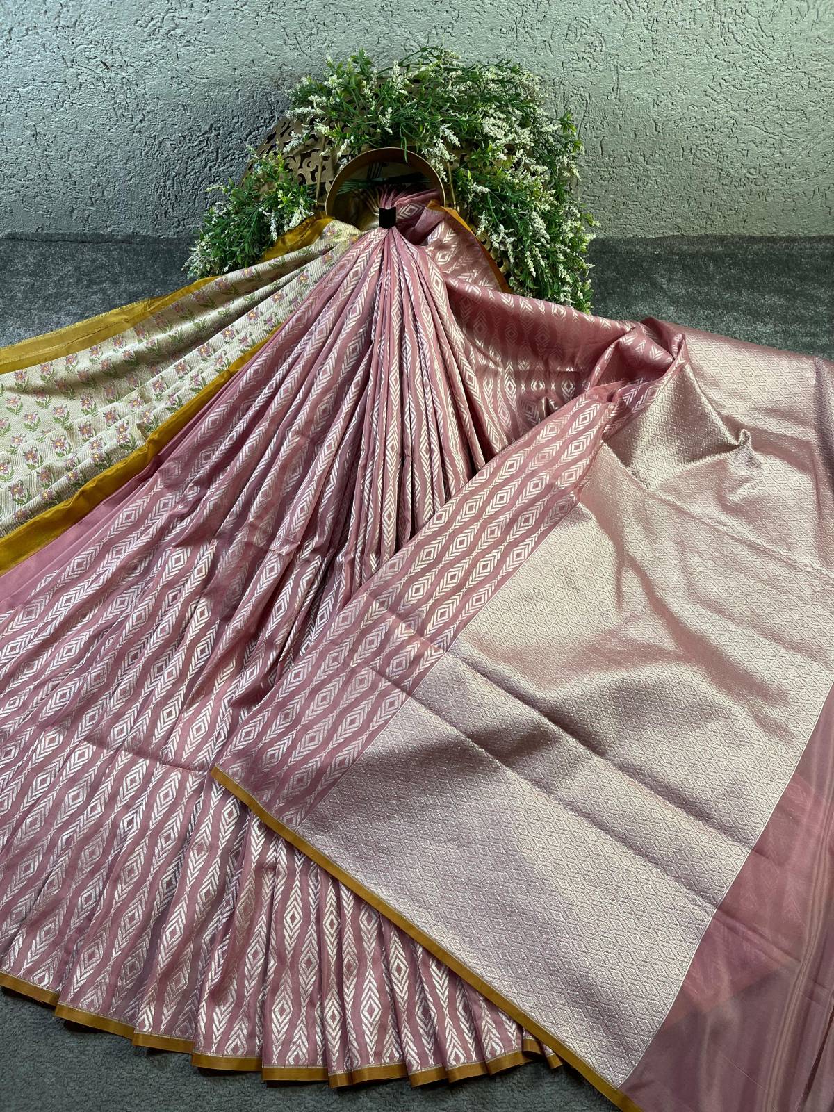 POWDER PINK SILK PURE HANDLOOM BANARASI SAREE