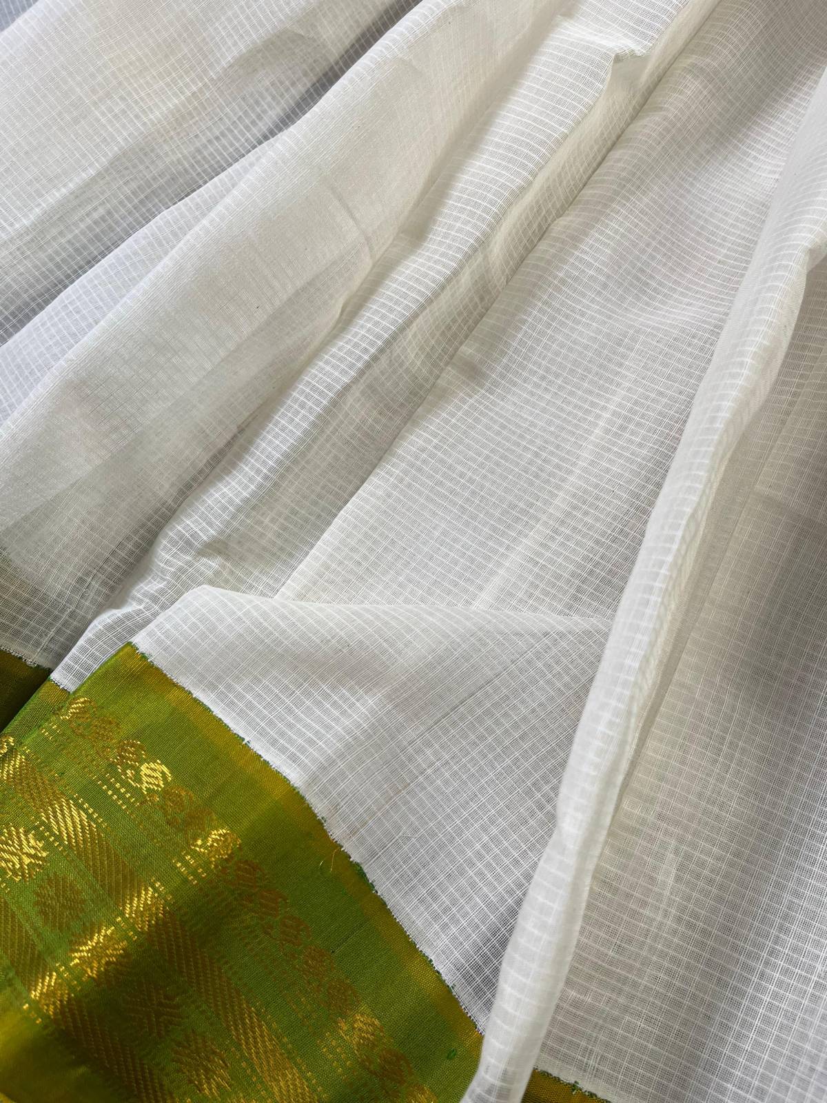 WHITE COTTON PURE HANDLOOM GADWAL SAREE