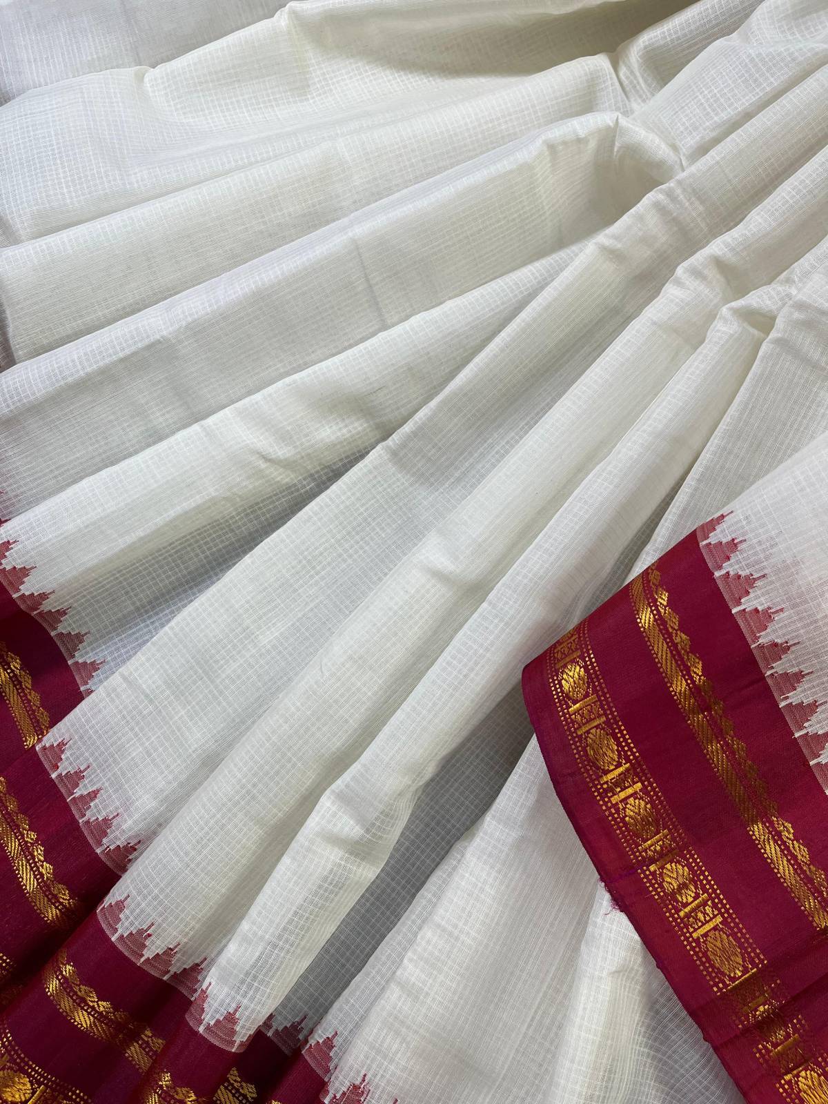 WHITE COTTON PURE HANDLOOM GADWAL SAREE