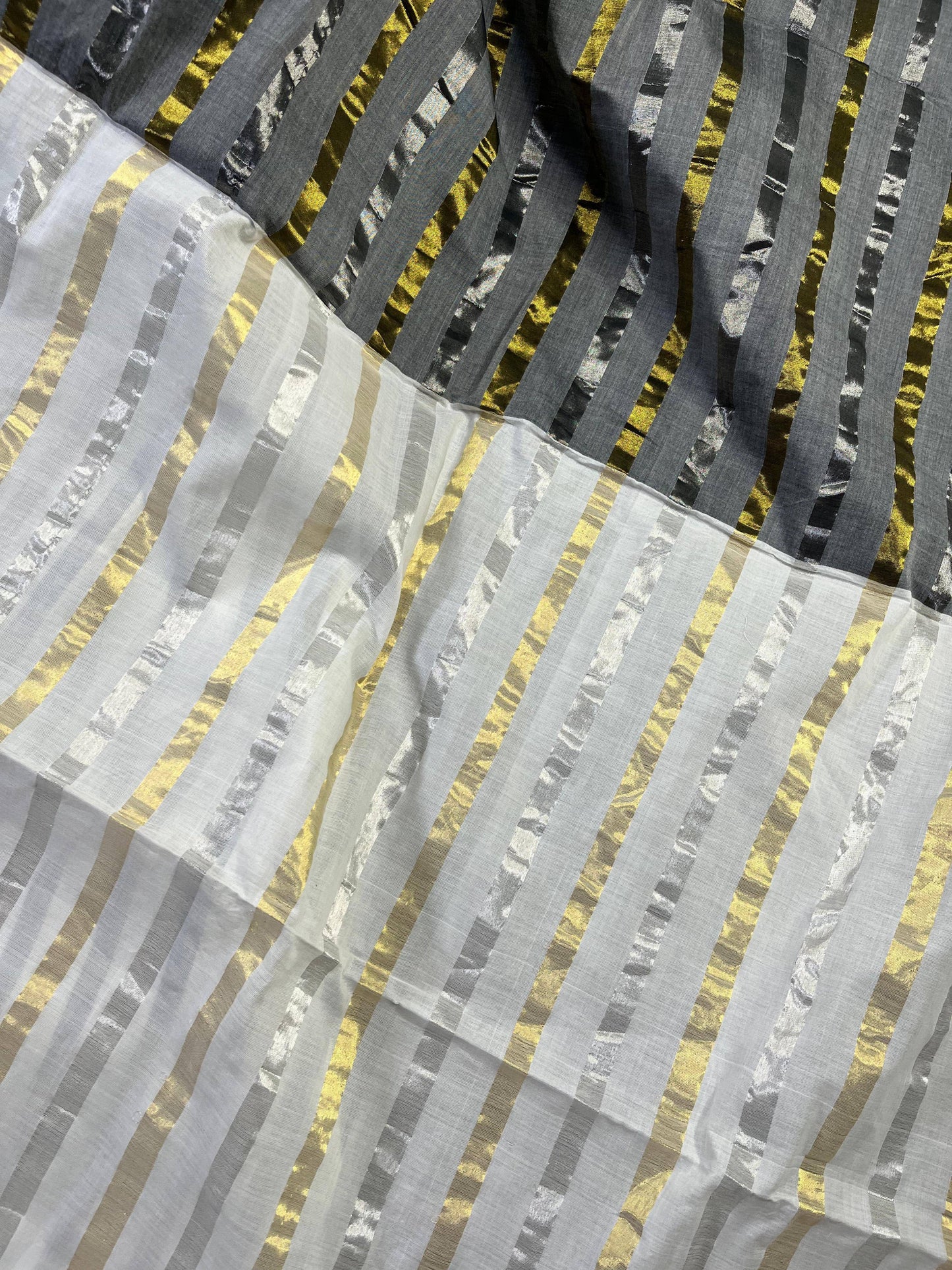 GREY WHITE PURE HANDLOOM KERALA COTTON SAREE