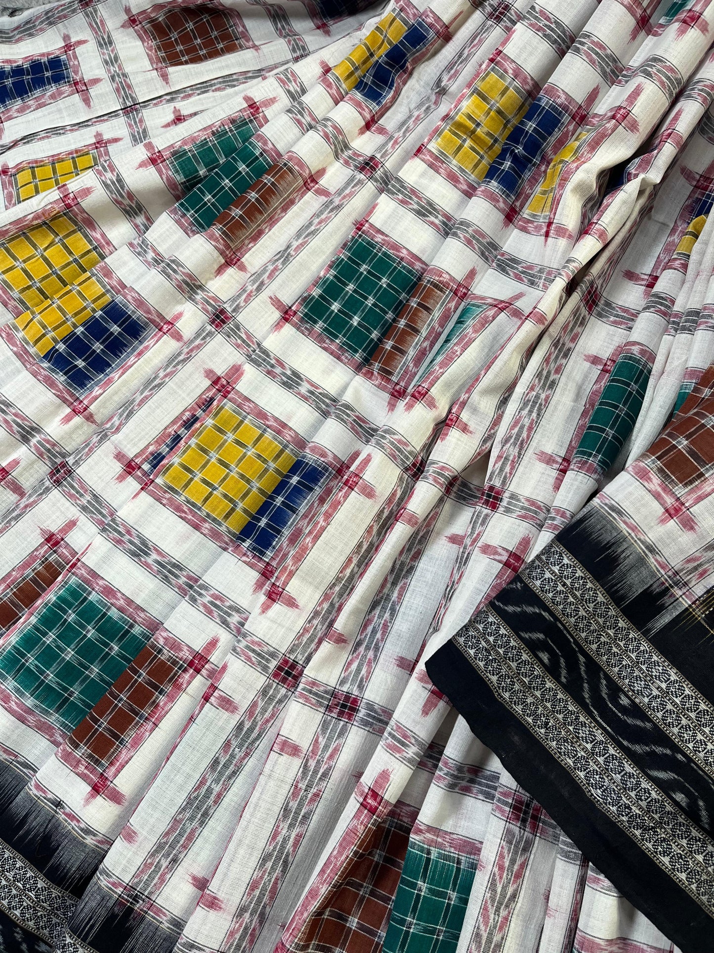 WHITE PURE HANDLOOM COTTON IKKAT SAREE