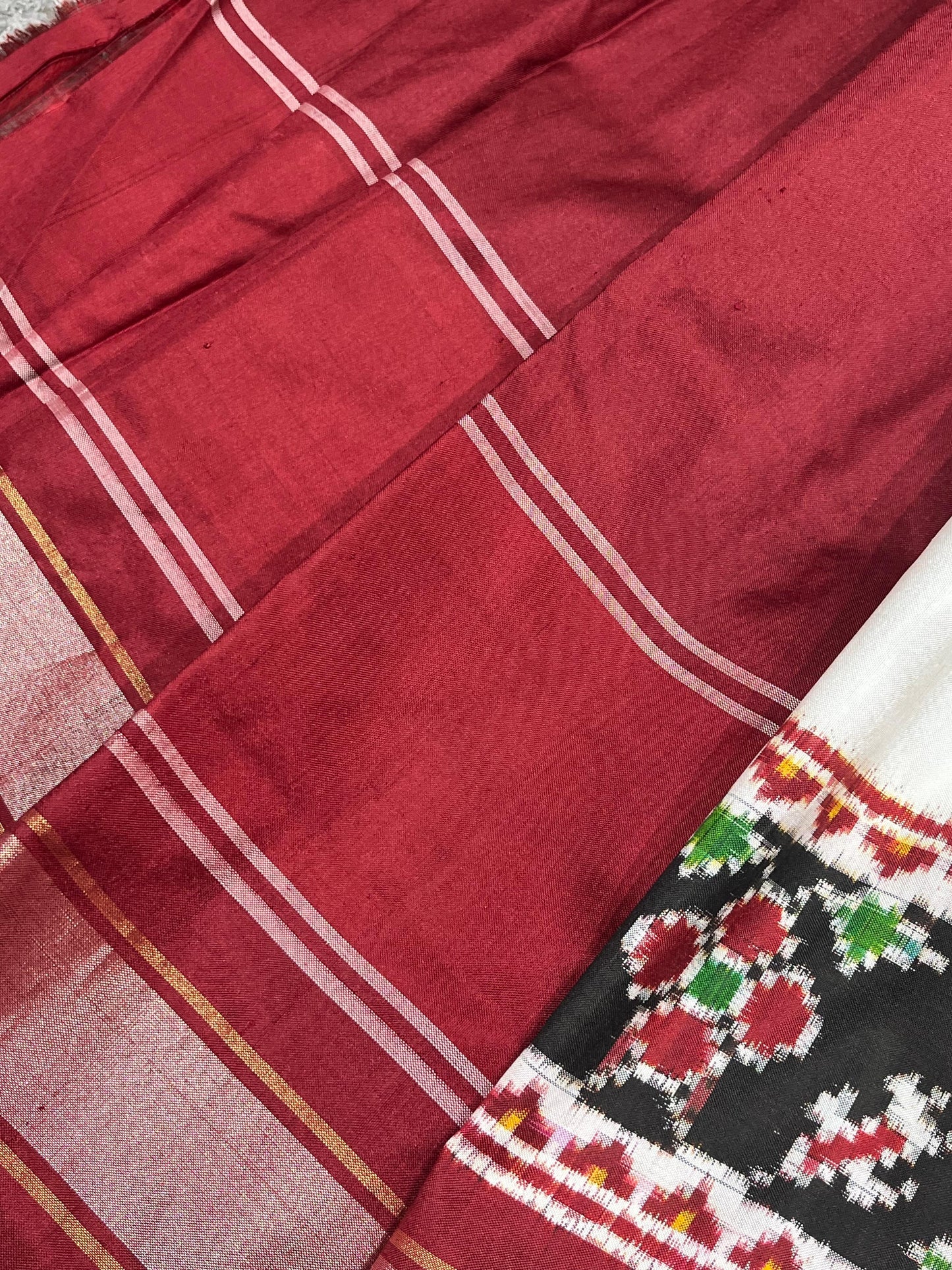 WHIRTE SINGLE IKKAT PURE HANDLOOM IKKAT SAREE