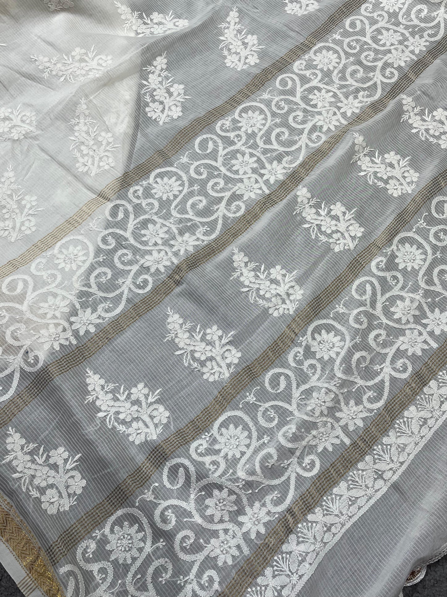 WHITE DYEABLE PURE HANDLOOM LUCKNOWI EMBROIDERY SAREE