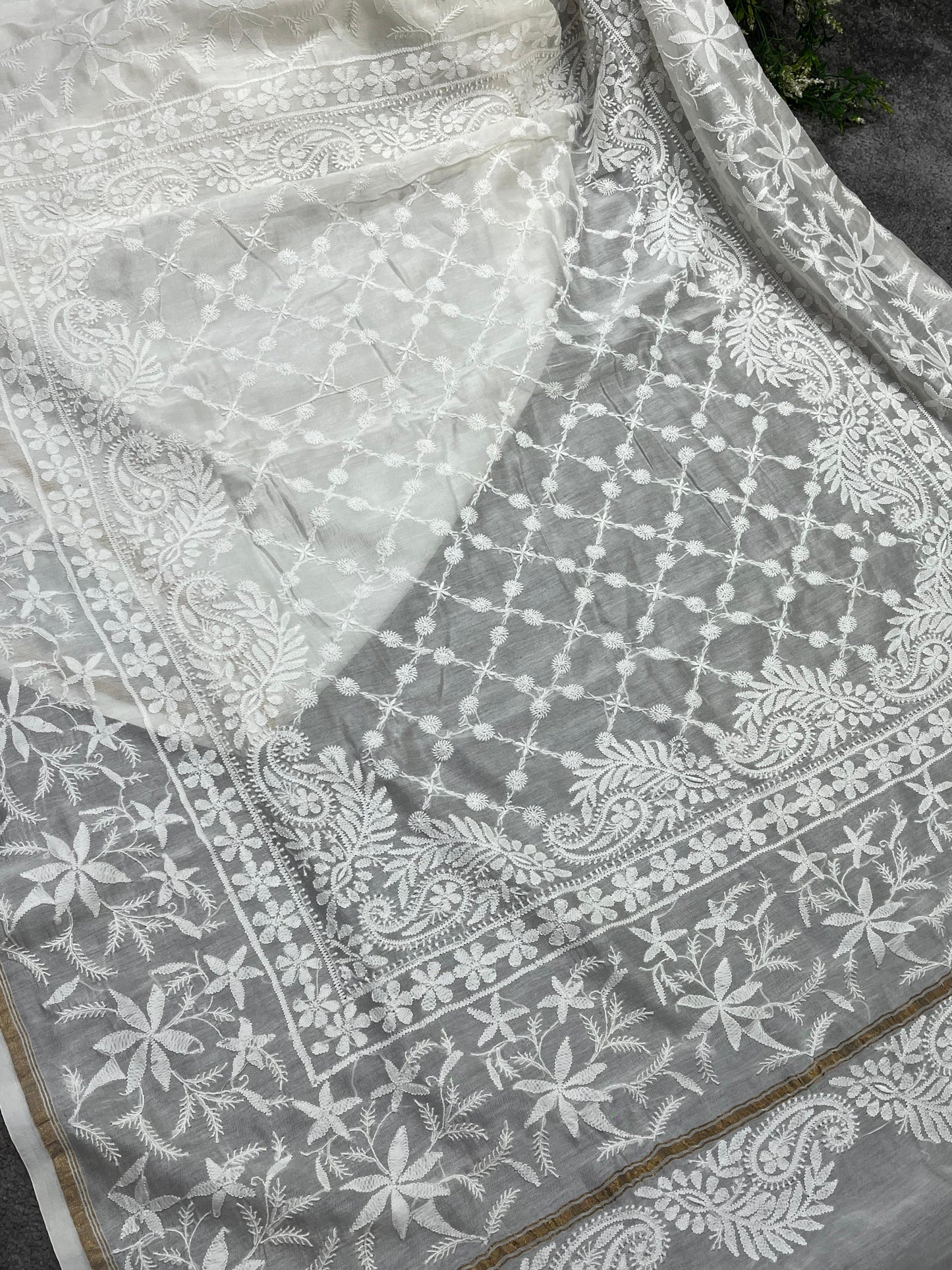 WHITE DYEABLE PURE HANDLOOM LUCKNOWI EMBROIDERY SAREE