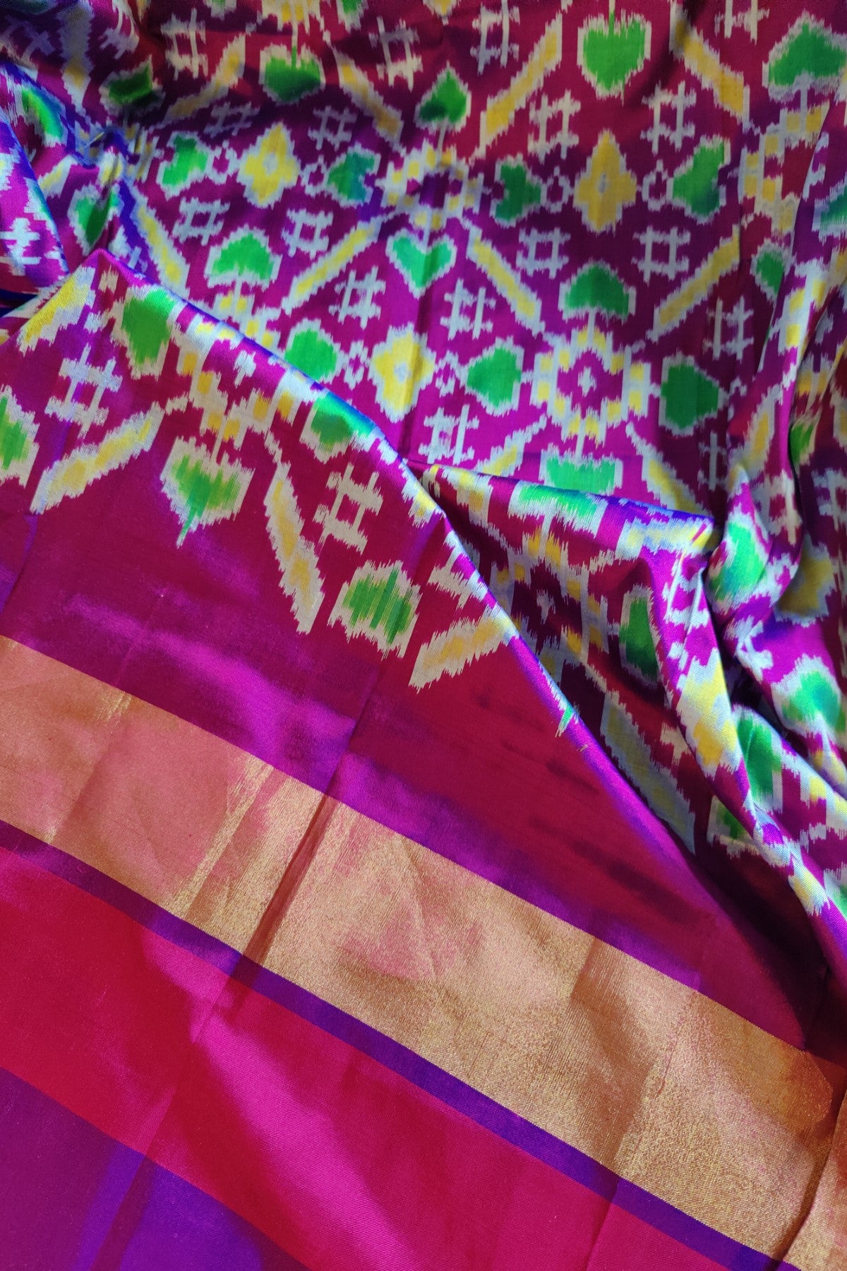 OFF WHITE PURE SILK HANDLOOM IKKAT SAREE