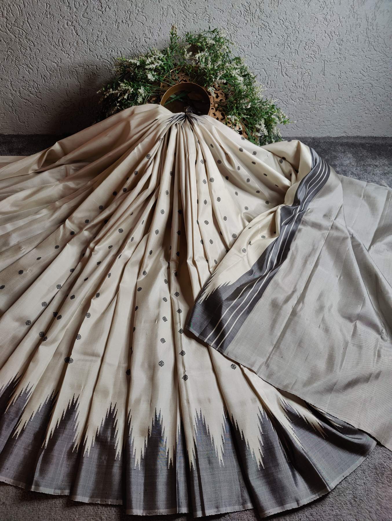 IVORY SILK PURE HANDLOOM NONJARI GADWAL SAREE
