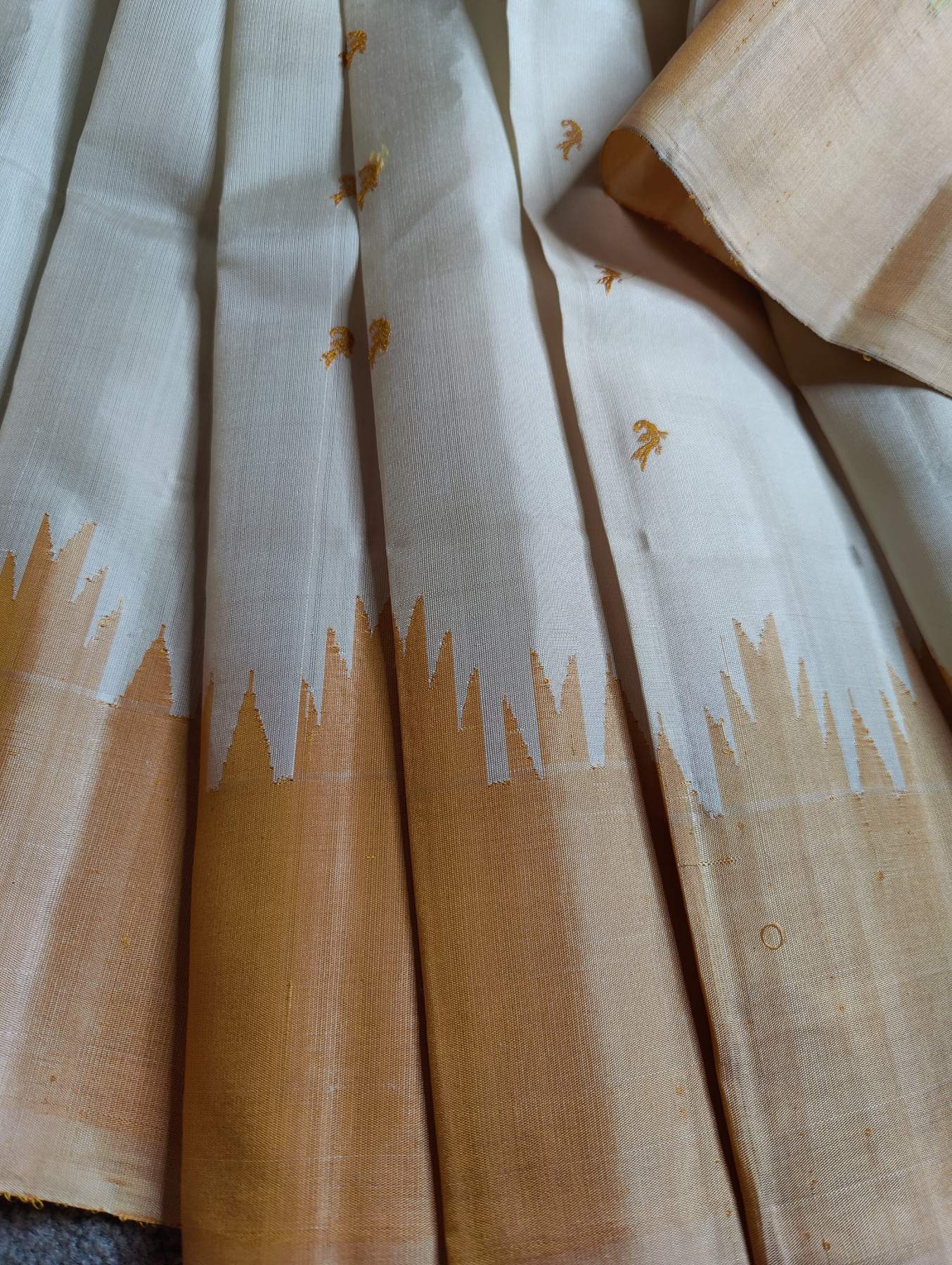 OFF WHITE SILK PURE HANDLOOM NON JARI GADWAL SAREE