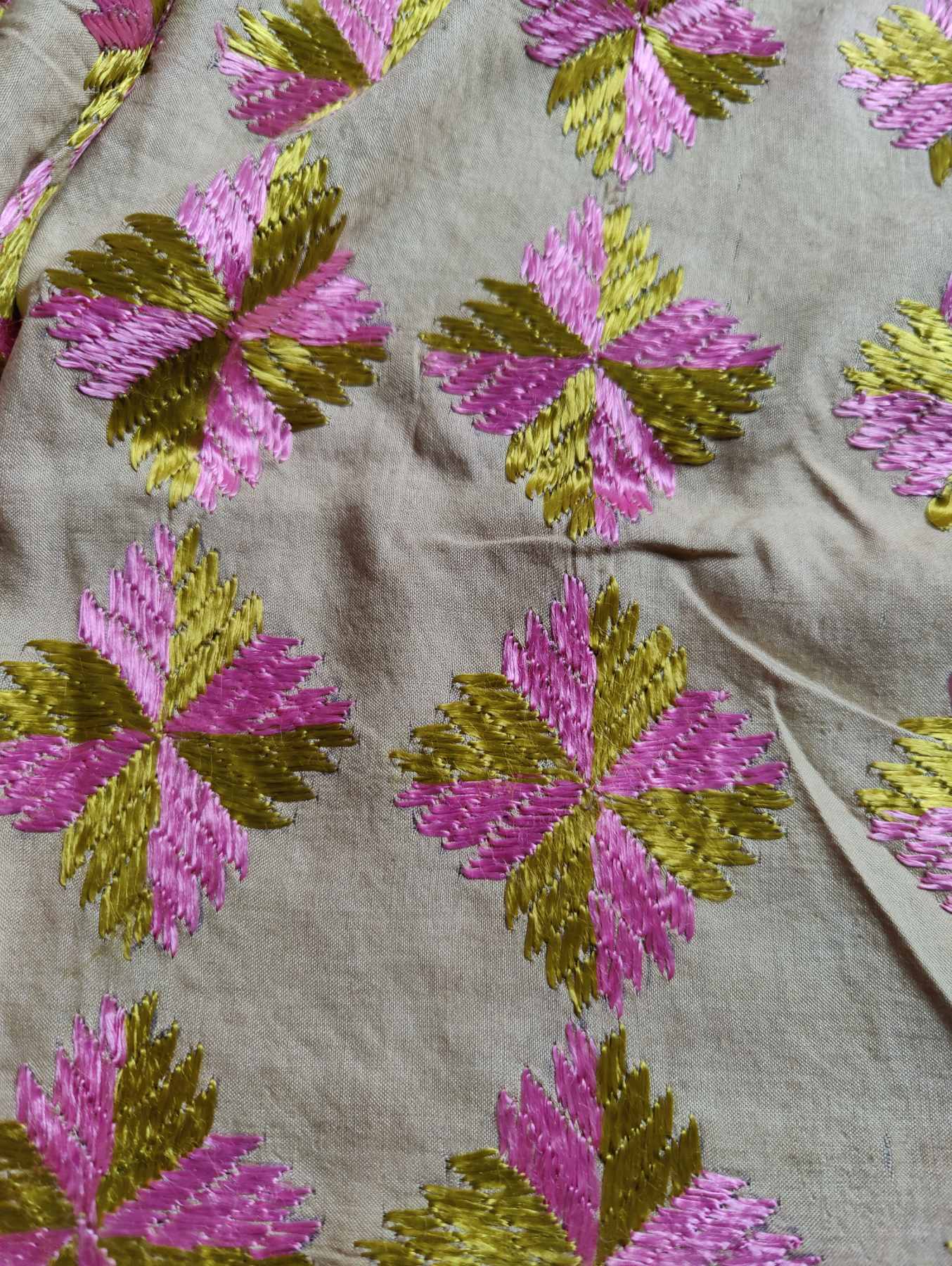 BEIGE SILK PURE HANDLOOM PHULKARI DUPATTA