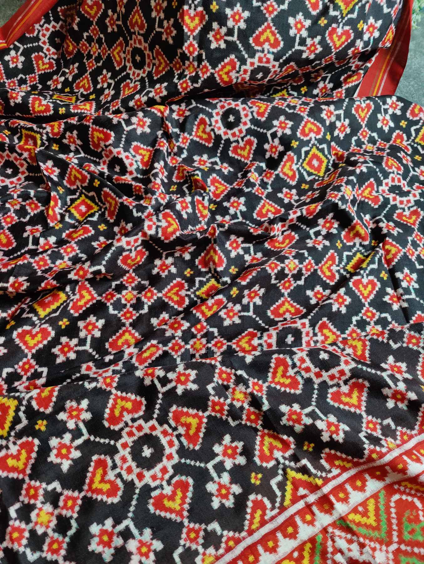 BLACK SILK PURE HANDLOOM PATAN PATOLA DOUBLE IKKAT DUPATTA