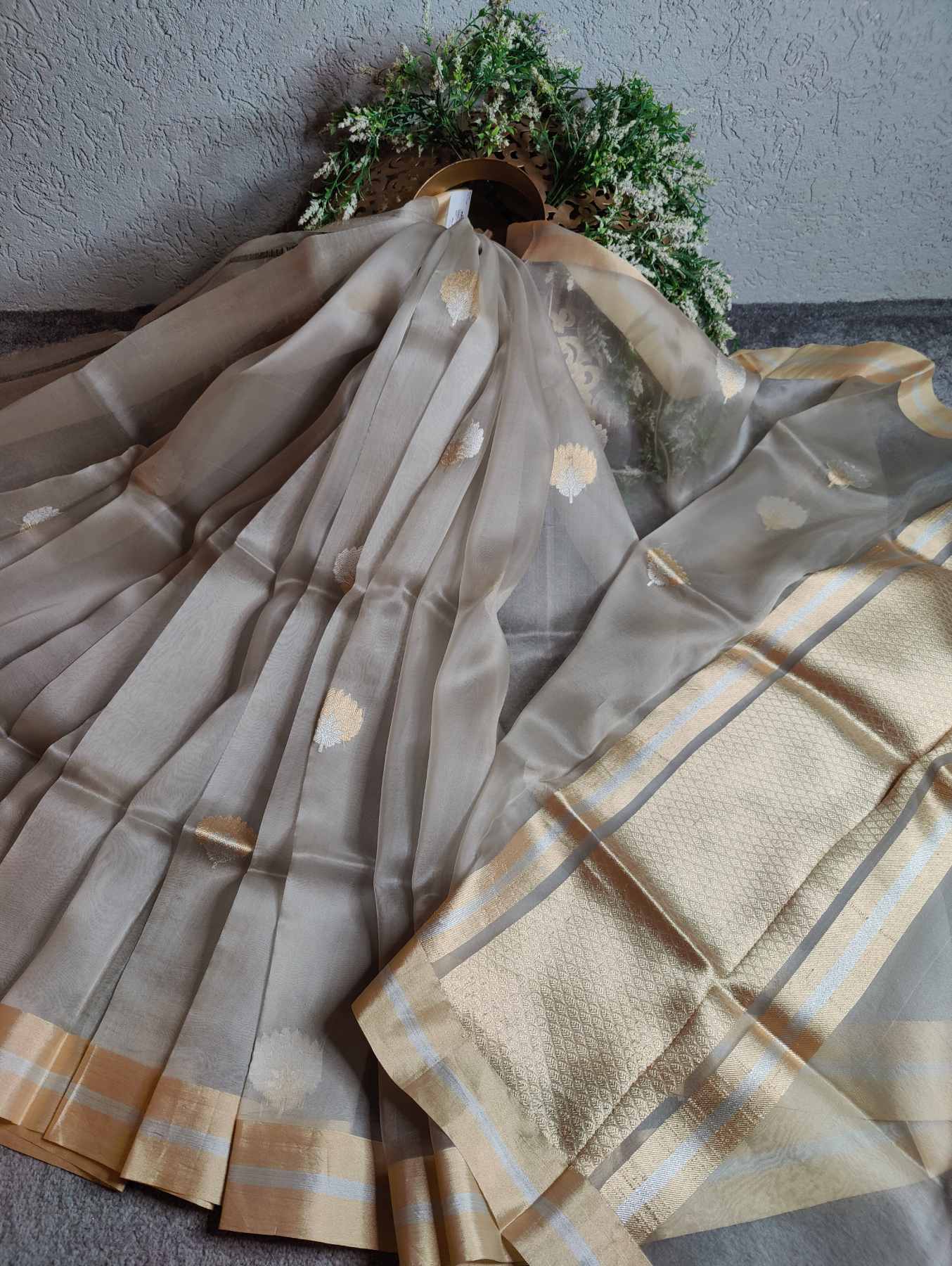 GREY KORA PURE HANDLOOM BANARASI SAREE