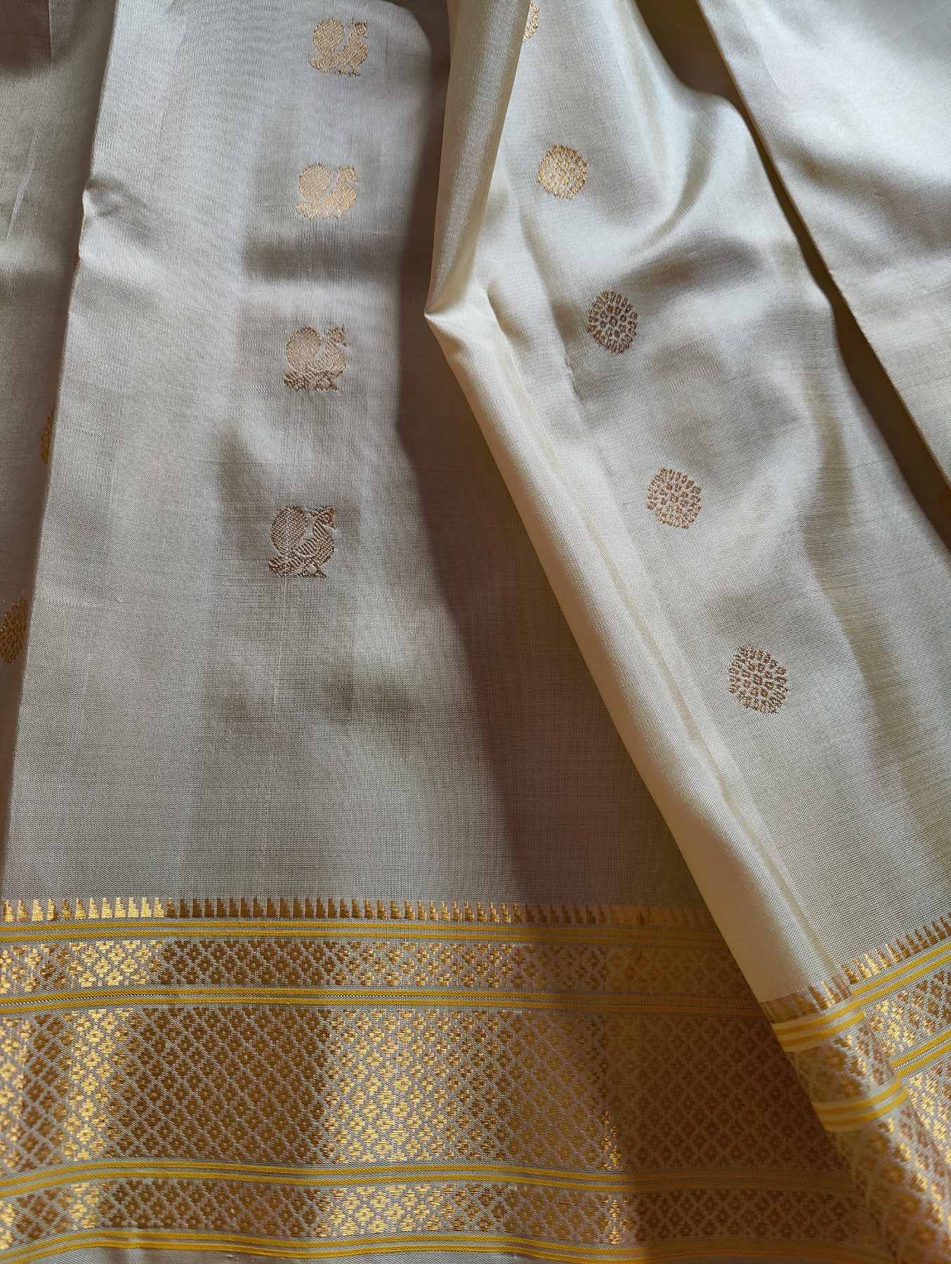 IVORY SILK PURE HANDLOOM GADWAL SAREE
