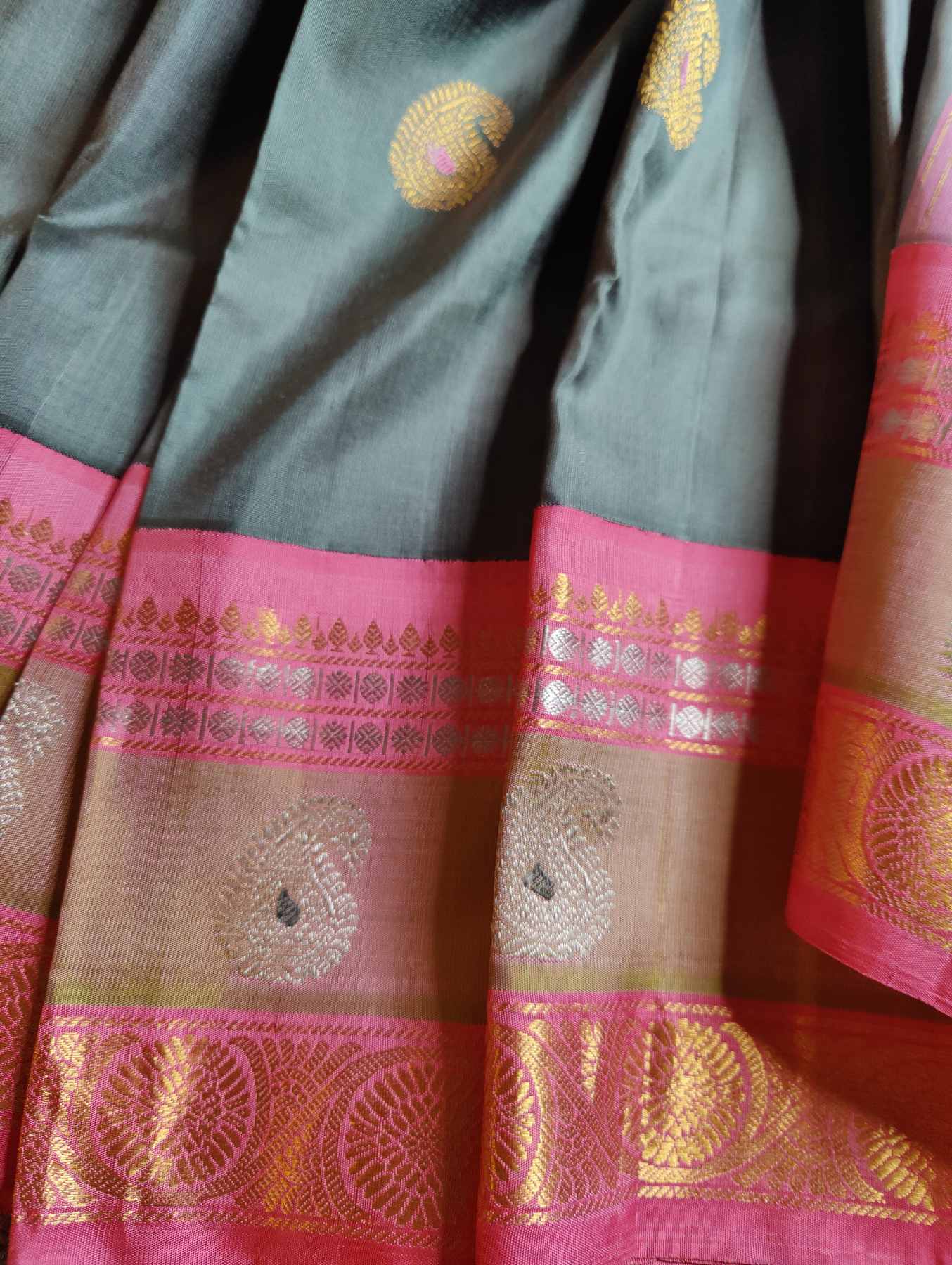 GREY SILK PURE HANDLOOM GADWAL SAREE