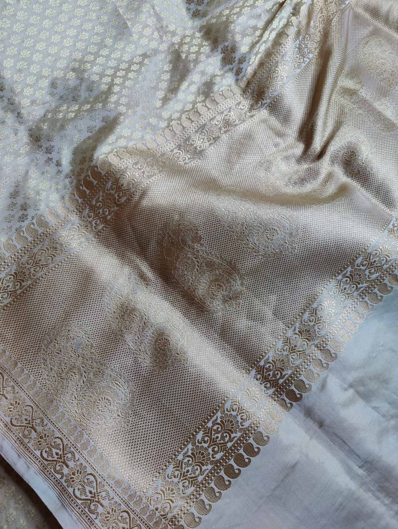 OFF WHITE MASHROO SILK PURE HANDLOOM BANARASI SAREE