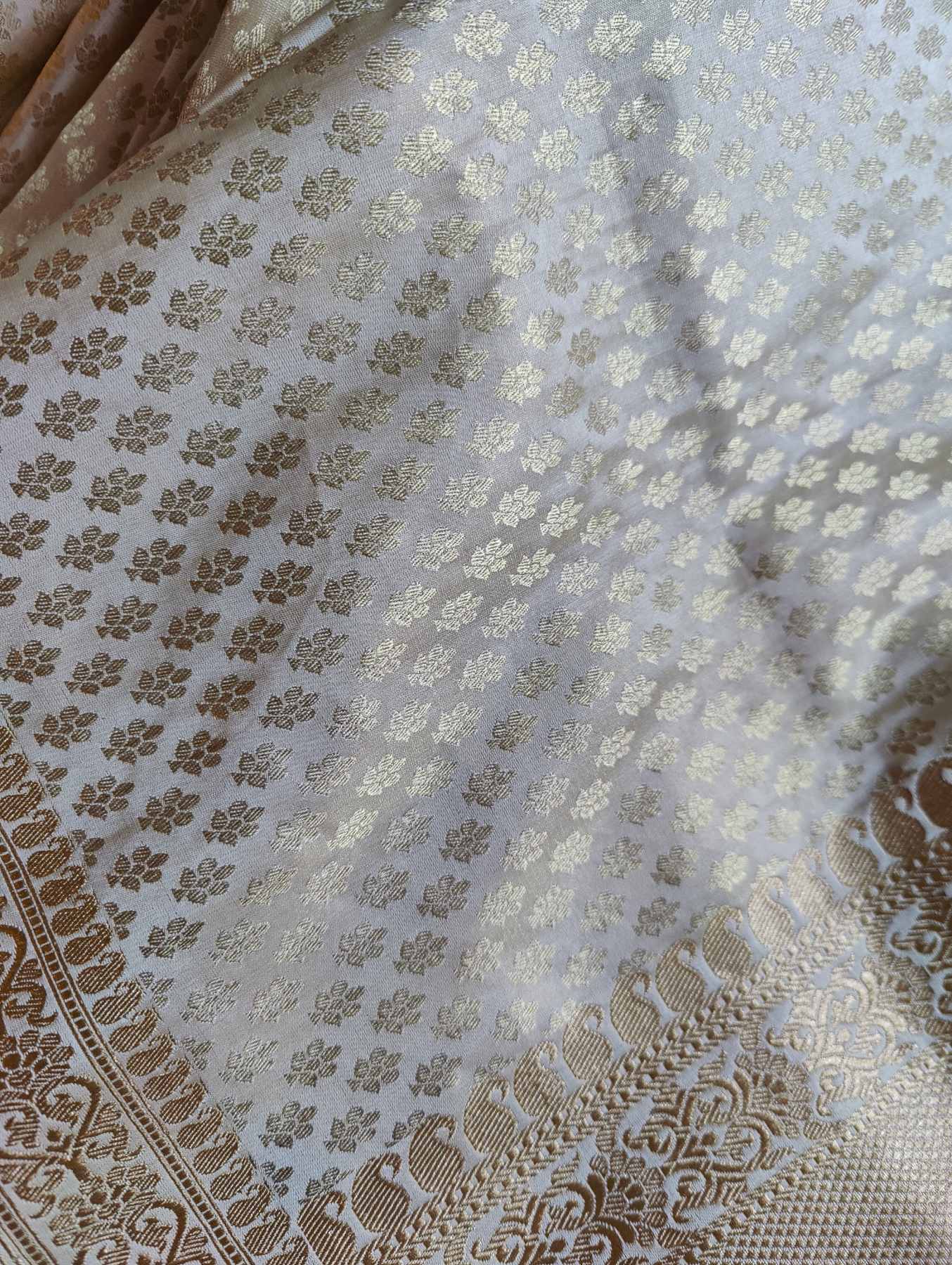 OFF WHITE MASHROO SILK PURE HANDLOOM BANARASI SAREE