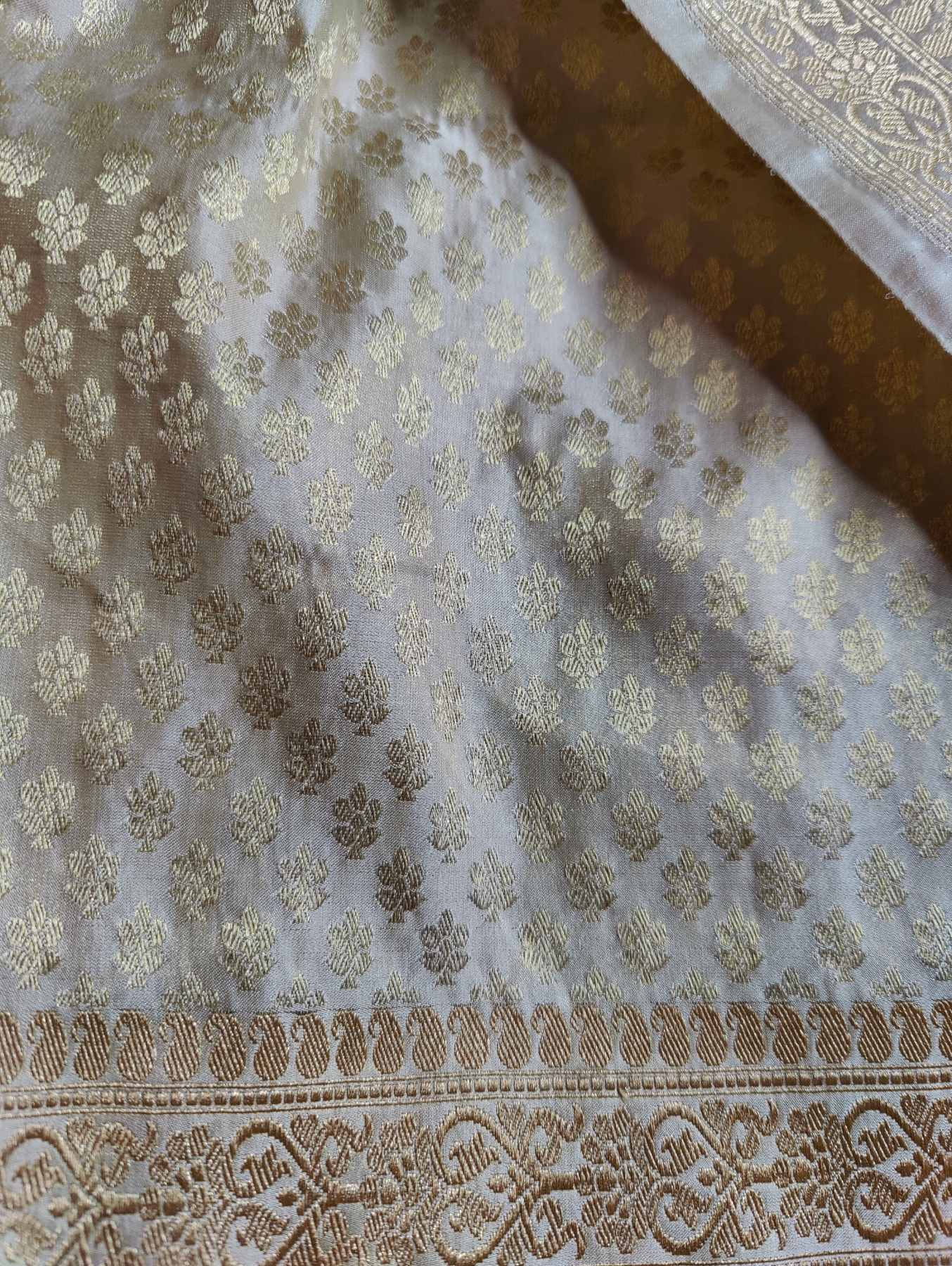 OFF WHITE MASHROO SILK PURE HANDLOOM BANARASI SAREE
