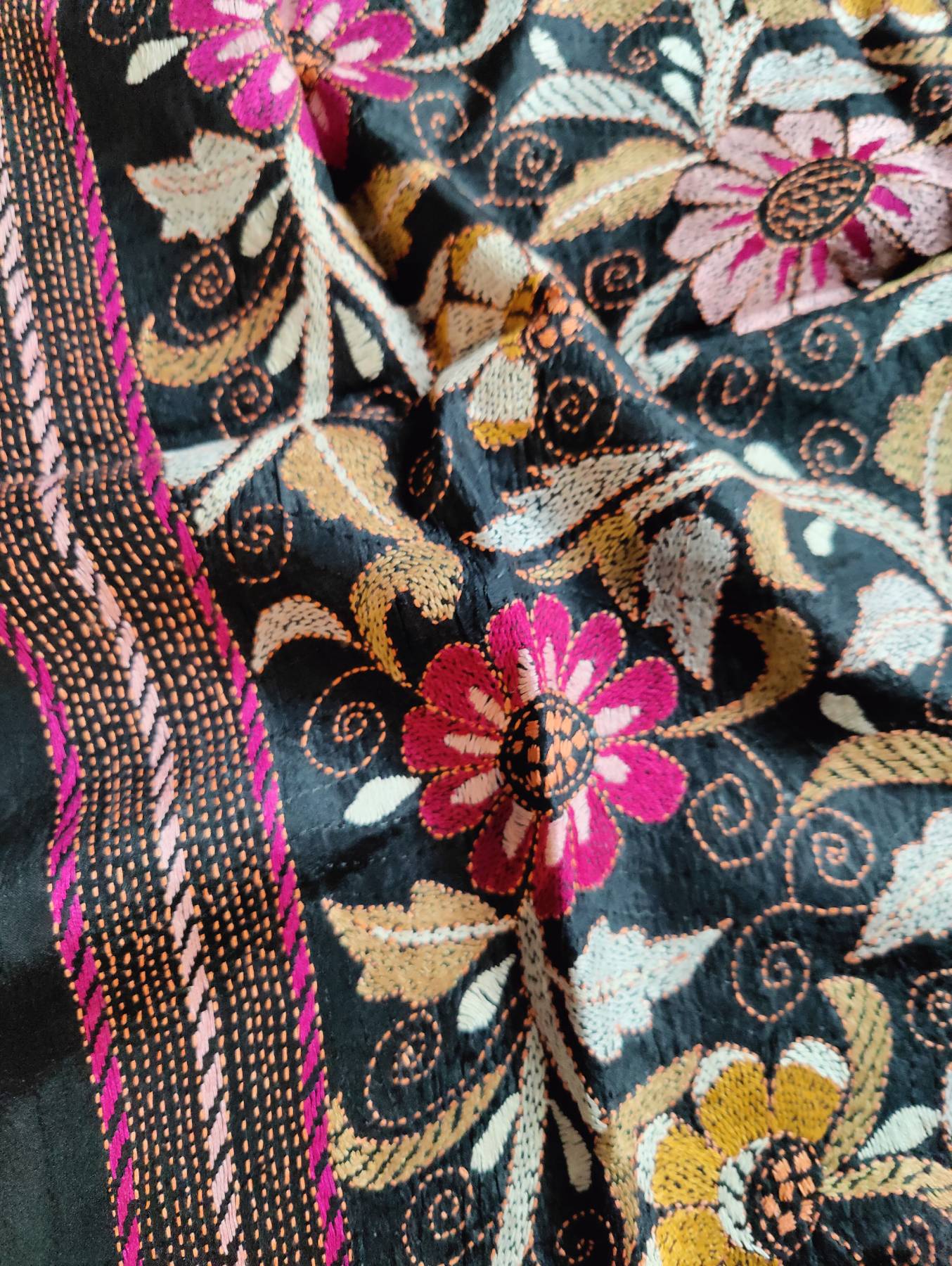 BLACK SILK PURE HANDLOOM KANTHA DUPATTA