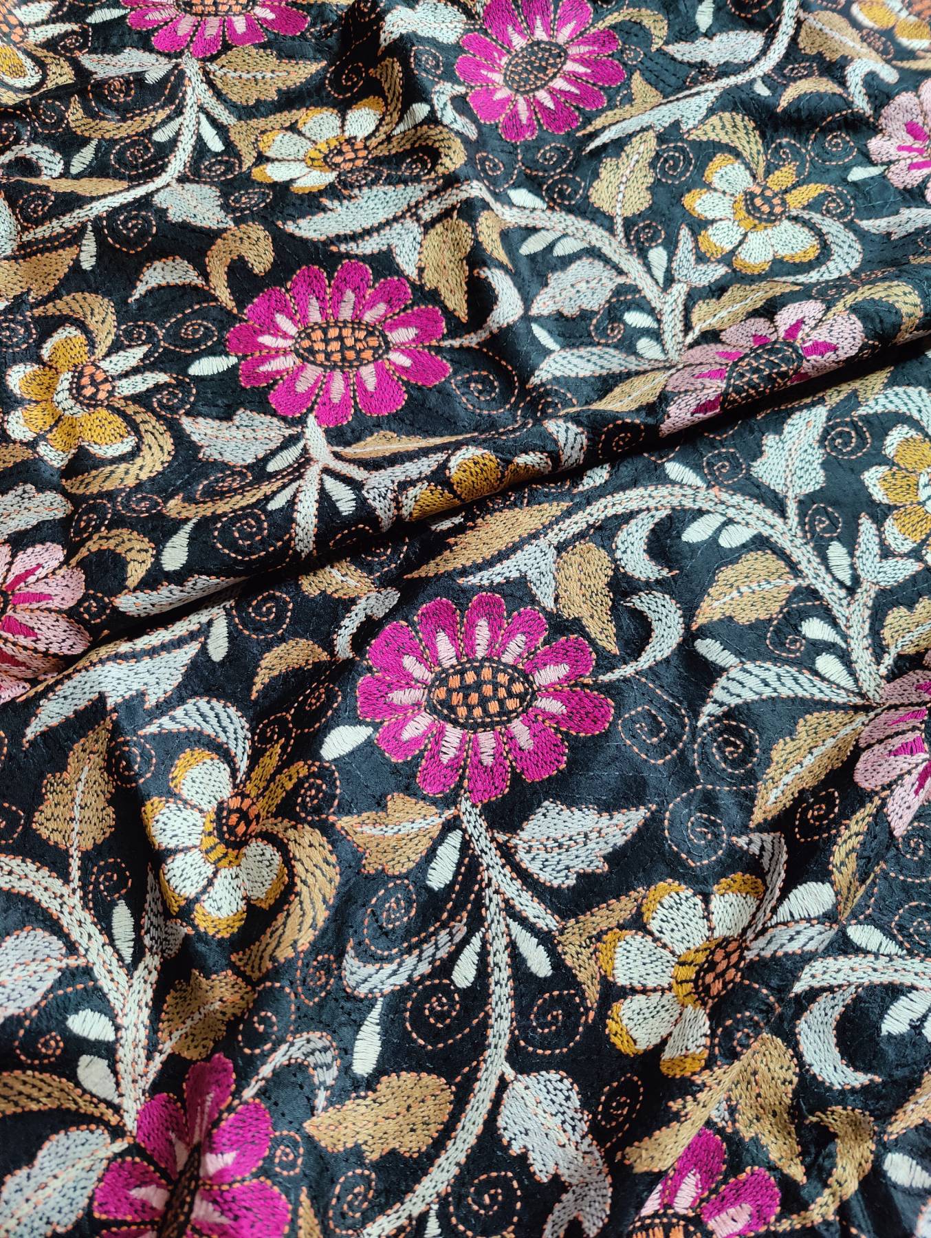 BLACK SILK PURE HANDLOOM KANTHA DUPATTA