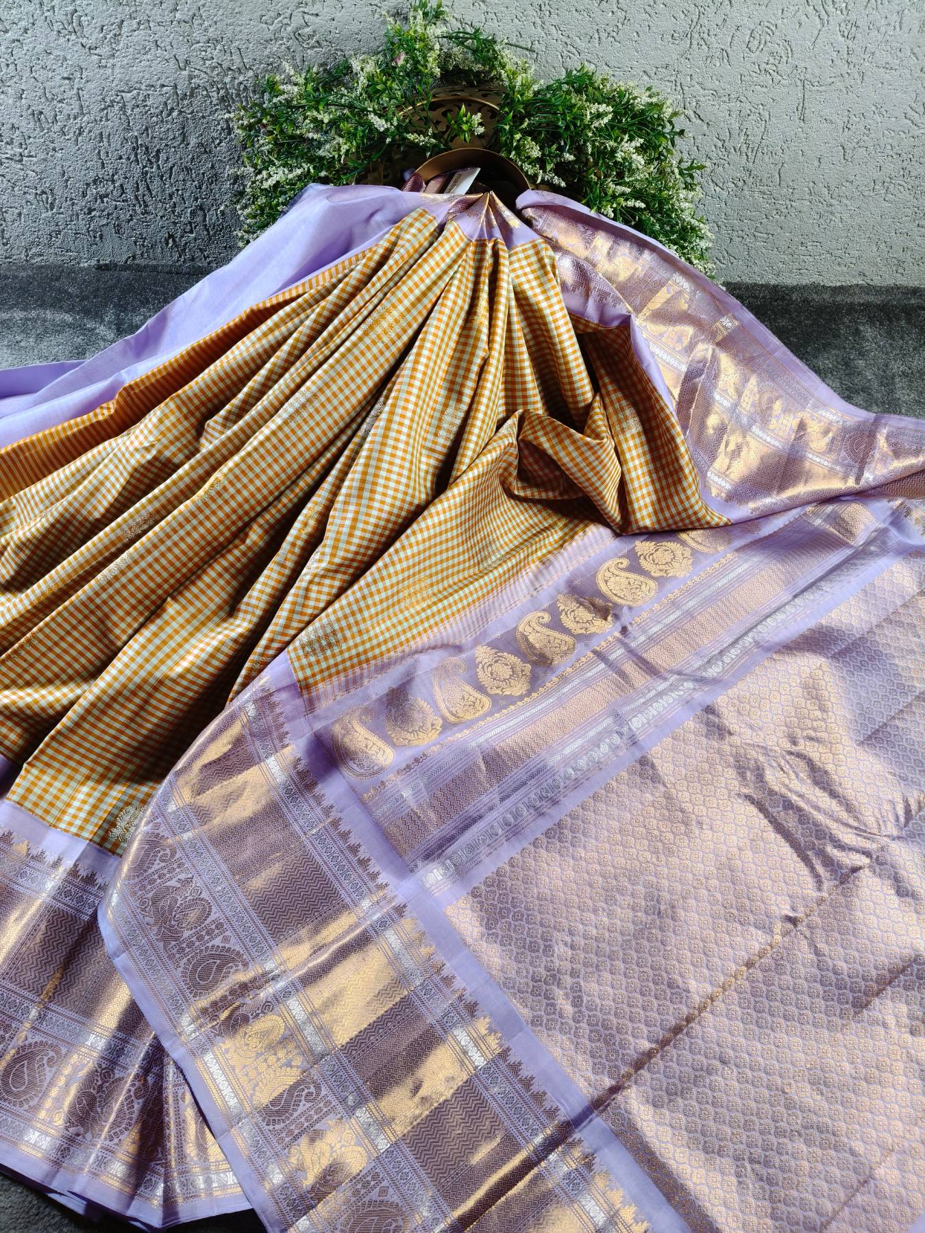 DARK PEACH AND WHITE SILK PURE HANDLOOM GADWAL SAREE
