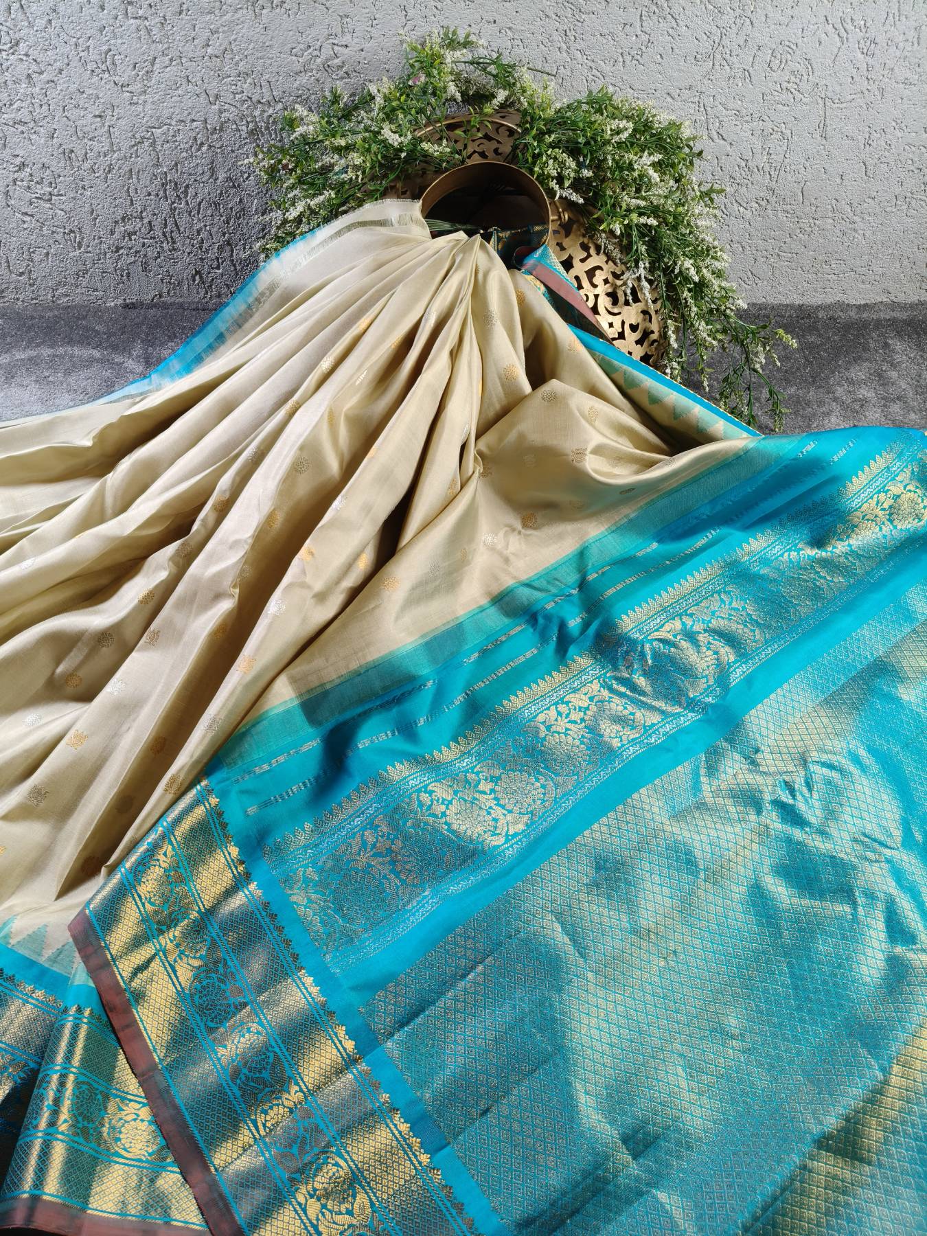 LIGHT OLIVE SILK PURE HANDLOOM GADWAL SAREE