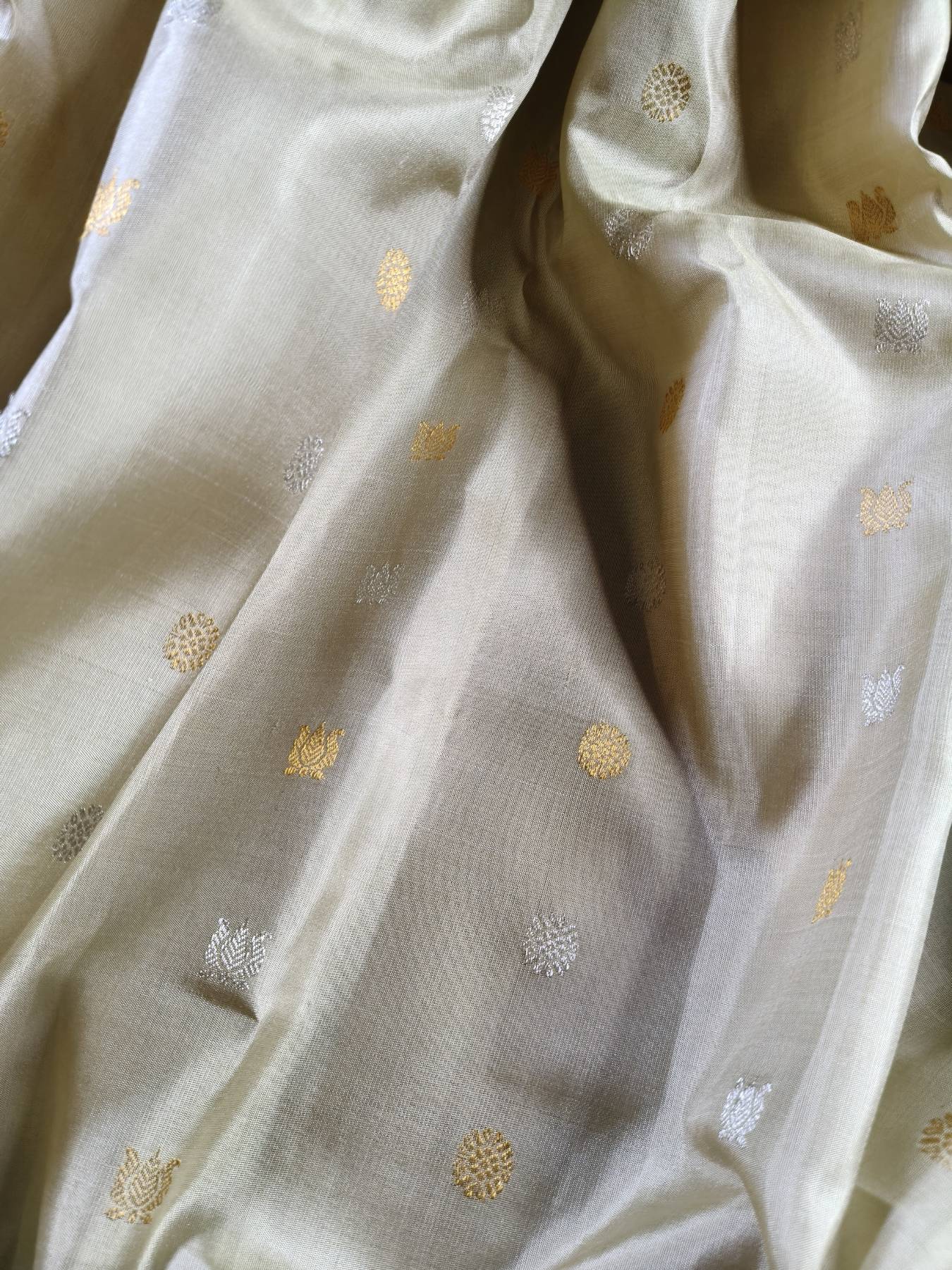 LIGHT OLIVE SILK PURE HANDLOOM GADWAL SAREE