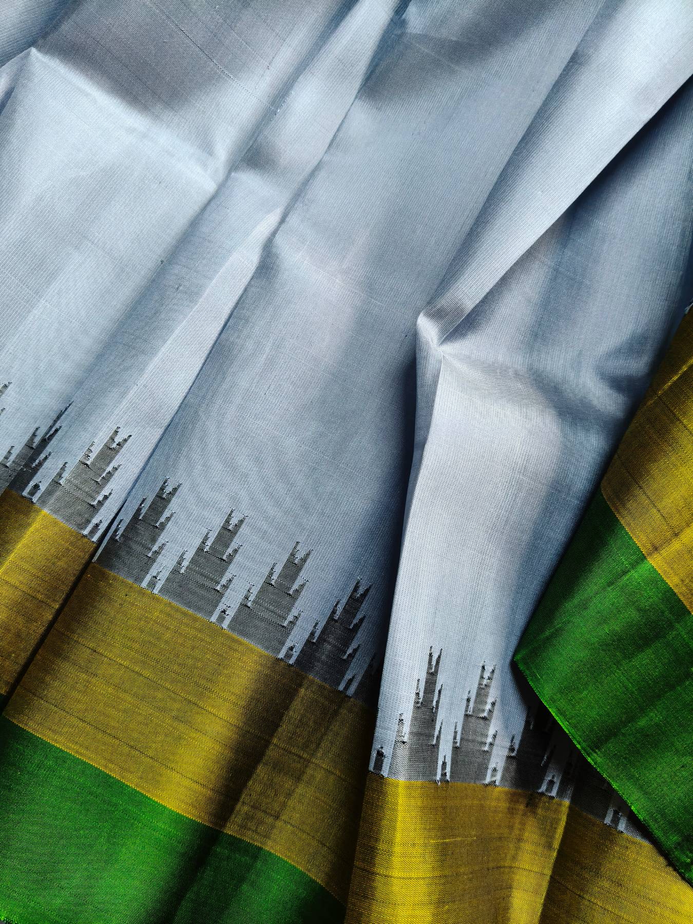 LIGHT GREY SILK PURE HANDLOOM GADWAL SAREE