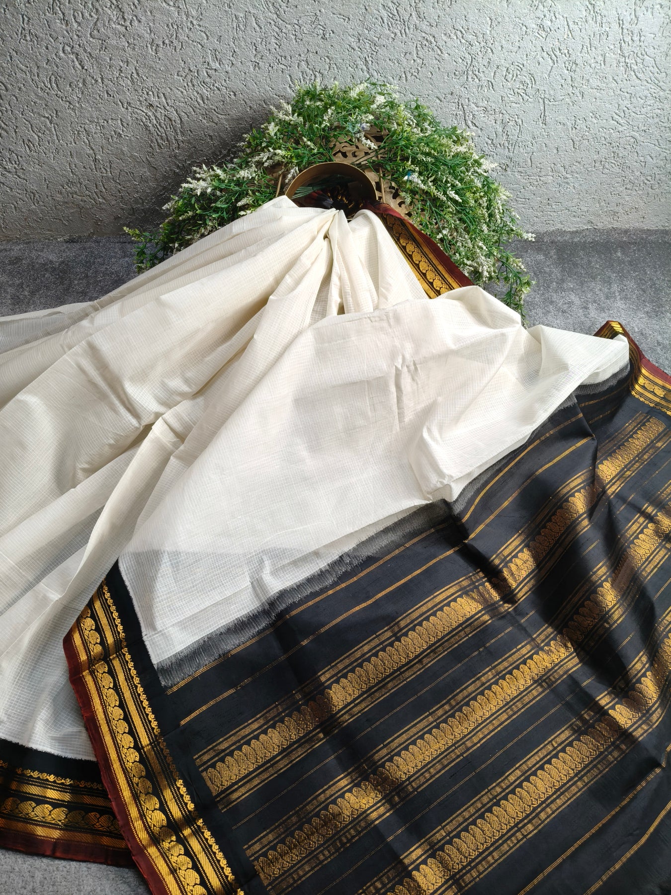 WHITE COTTON PURE HANDLOOM GADWAL SAREE