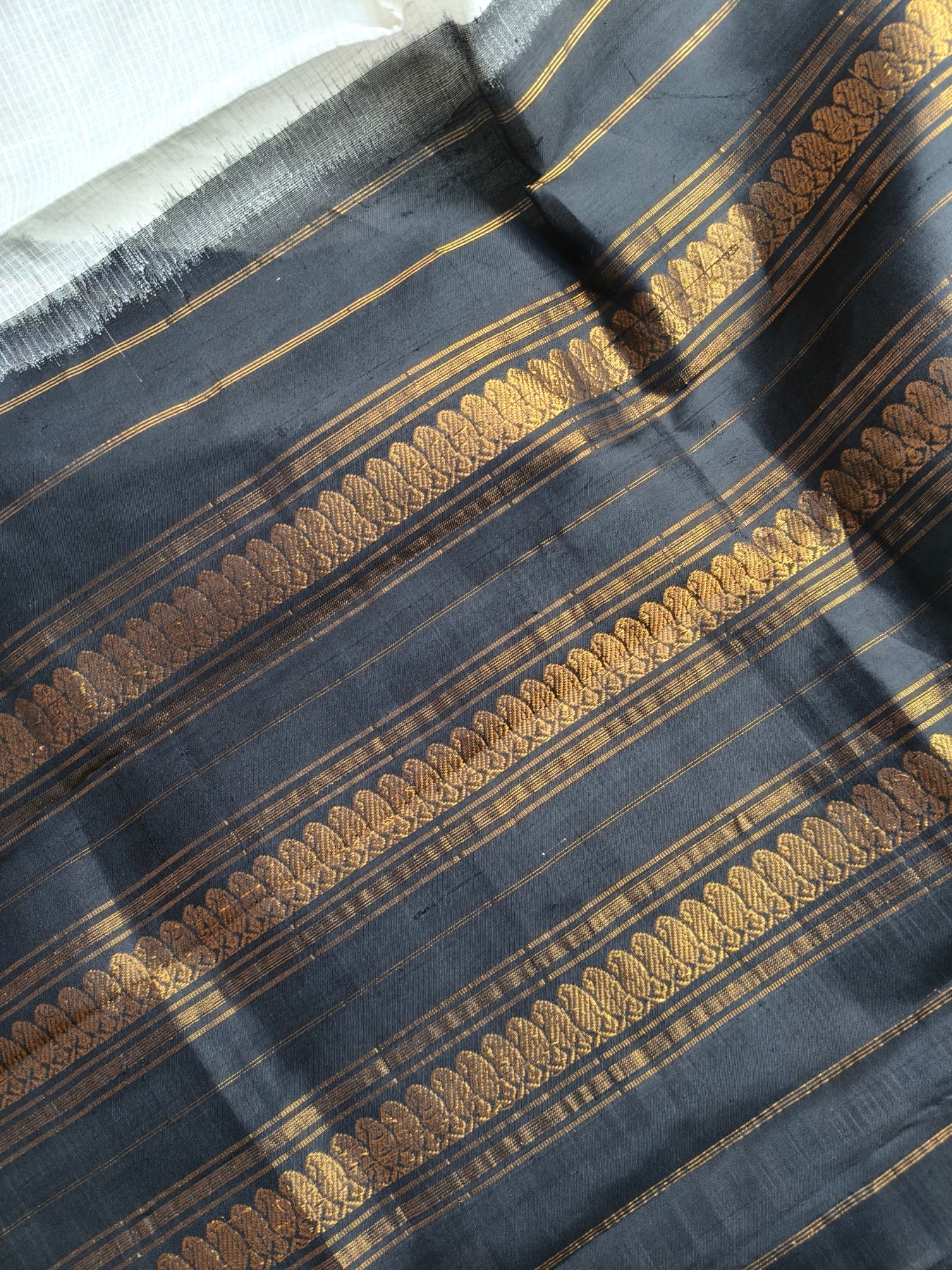 WHITE COTTON PURE HANDLOOM GADWAL SAREE