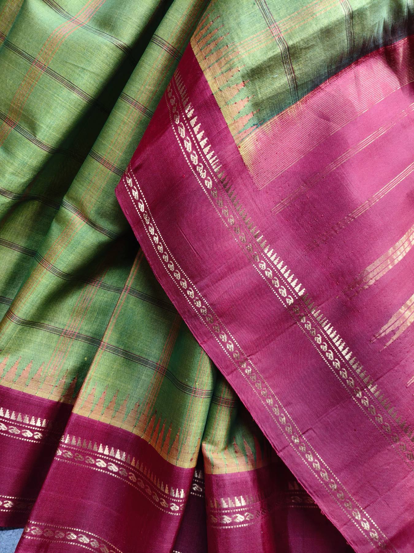 PARROT GREEN SICO PURE HANDLOOM GADWAL SAREE