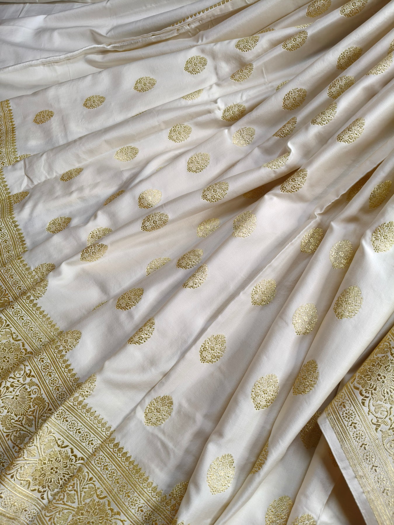 PEARL WHITE MUSHROO SILK PURE HANDLOOM BANARASI SAREE