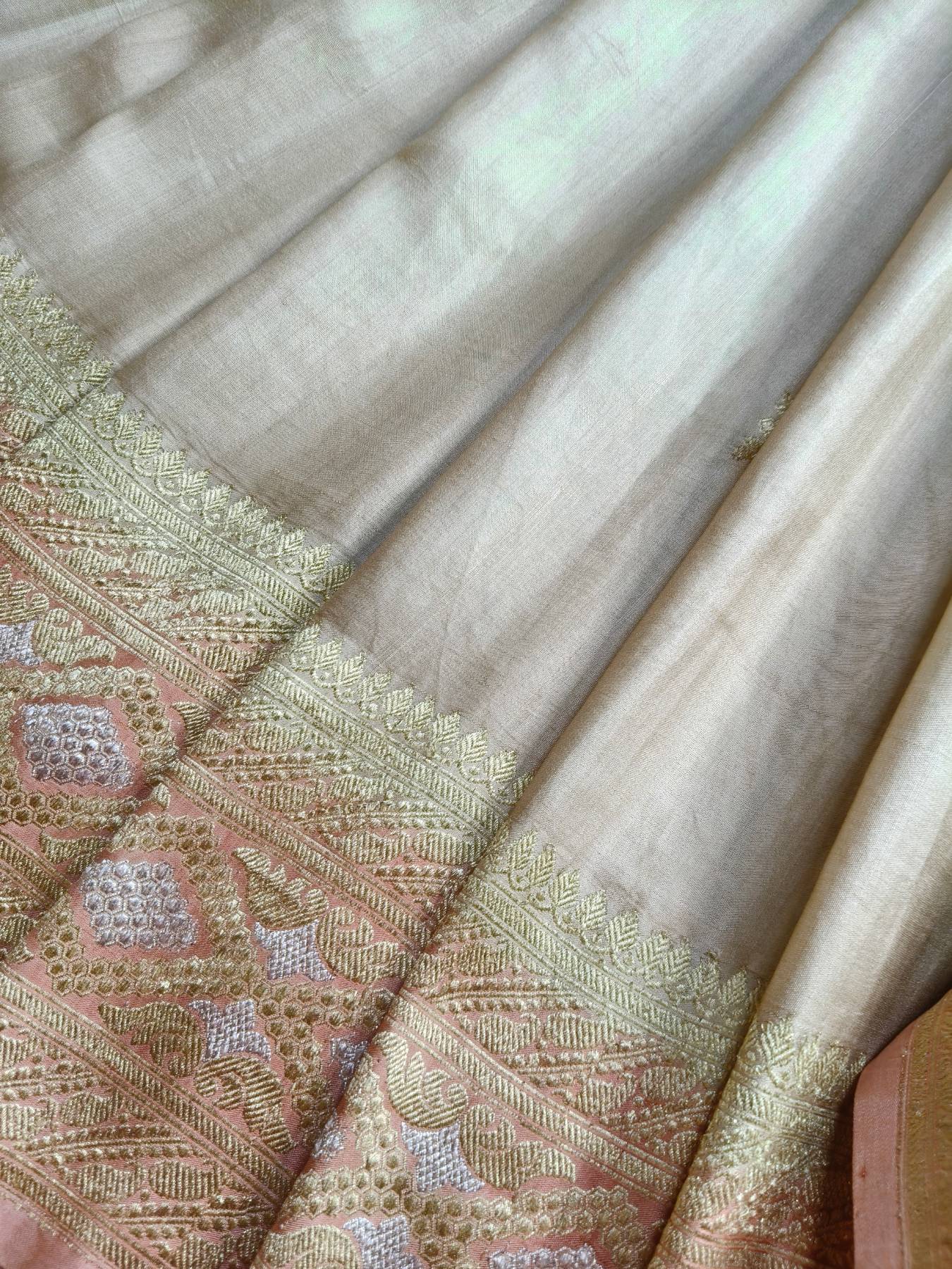 BEIGE GAJJI SILK PURE HANDLOOM BANARASI SAREE