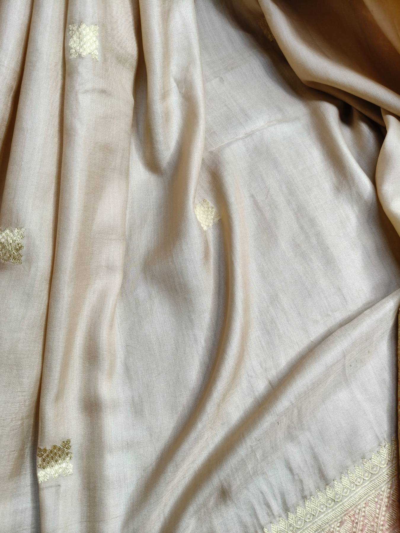 BEIGE GAJJI SILK PURE HANDLOOM BANARASI SAREE