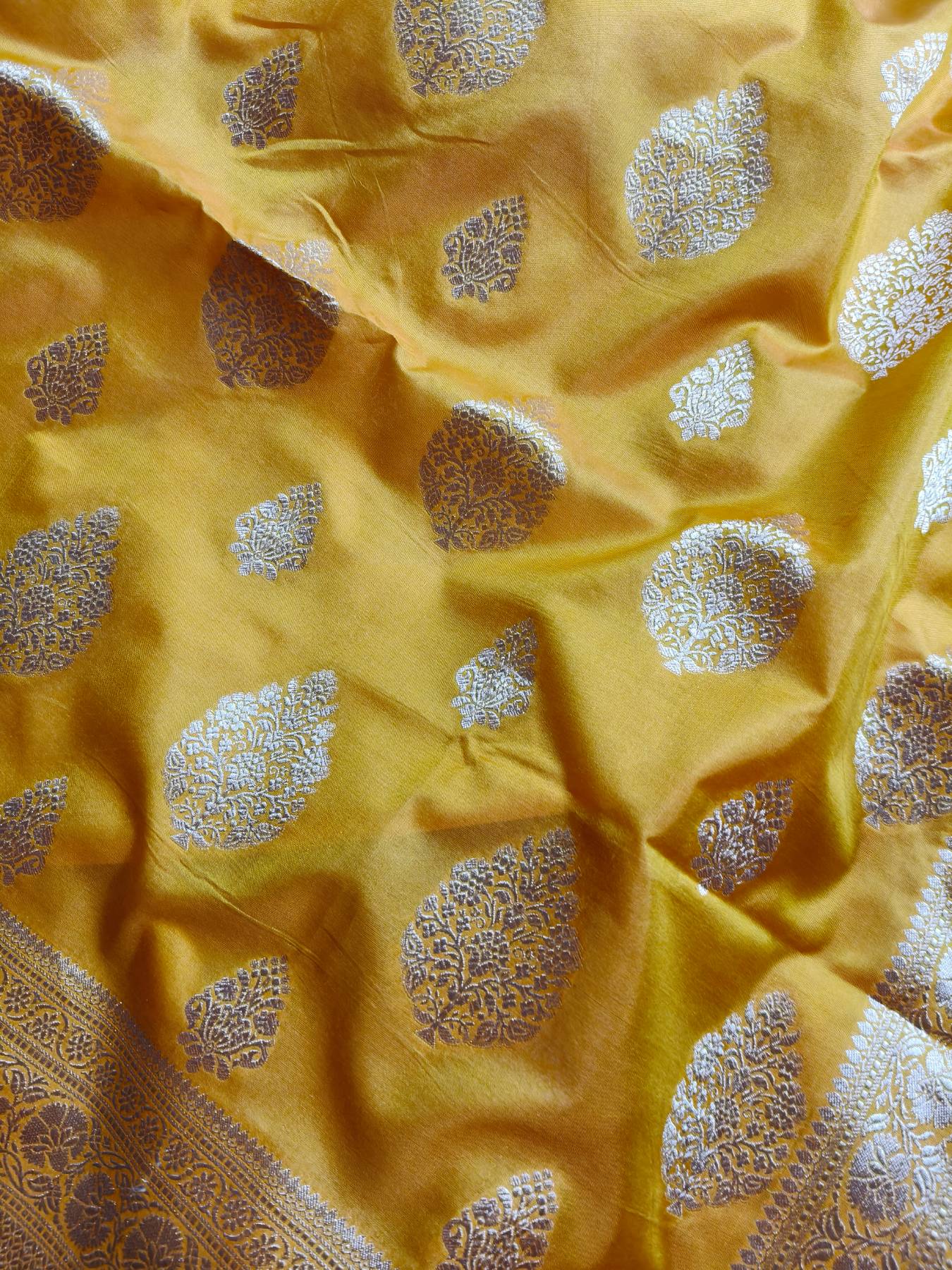 YELLOW SILK PURE HANDLOOM BANARASI SAREE