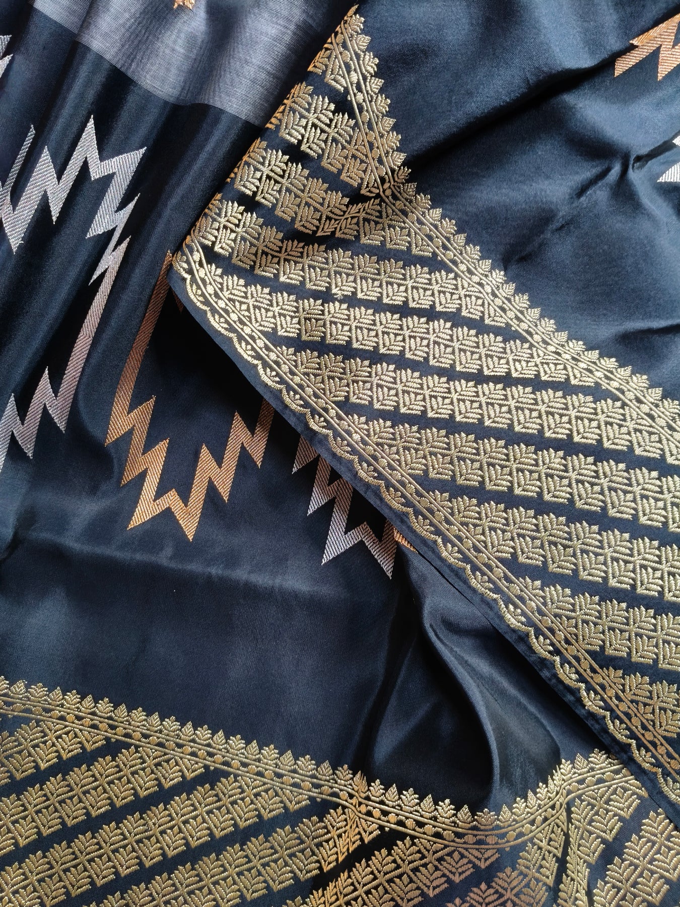 CHARCOAL GREY KORA PURE HANDLOOM BANARASI SAREE