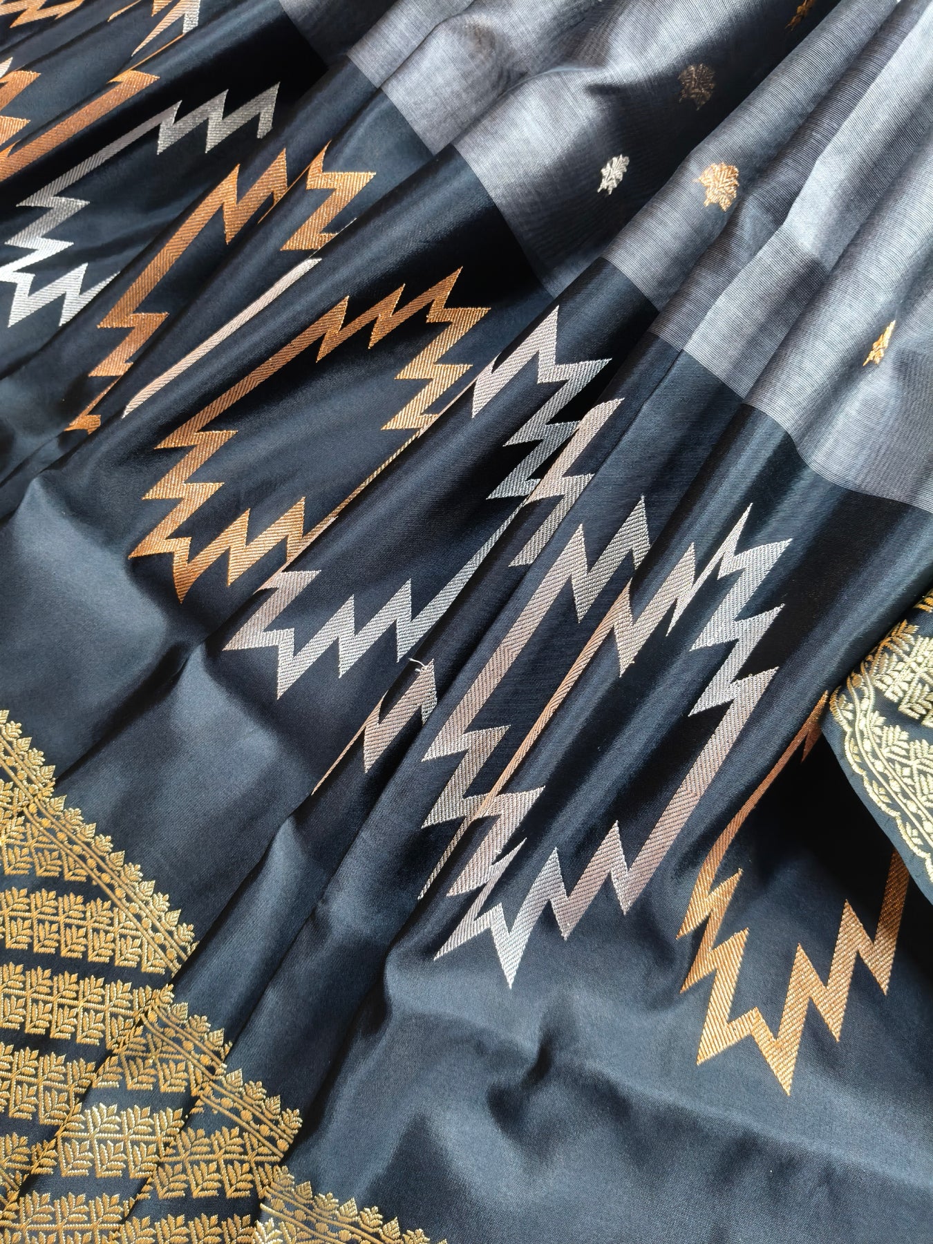 CHARCOAL GREY KORA PURE HANDLOOM BANARASI SAREE