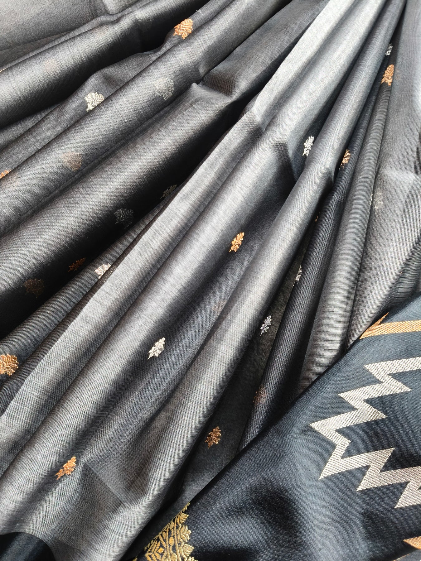 CHARCOAL GREY KORA PURE HANDLOOM BANARASI SAREE